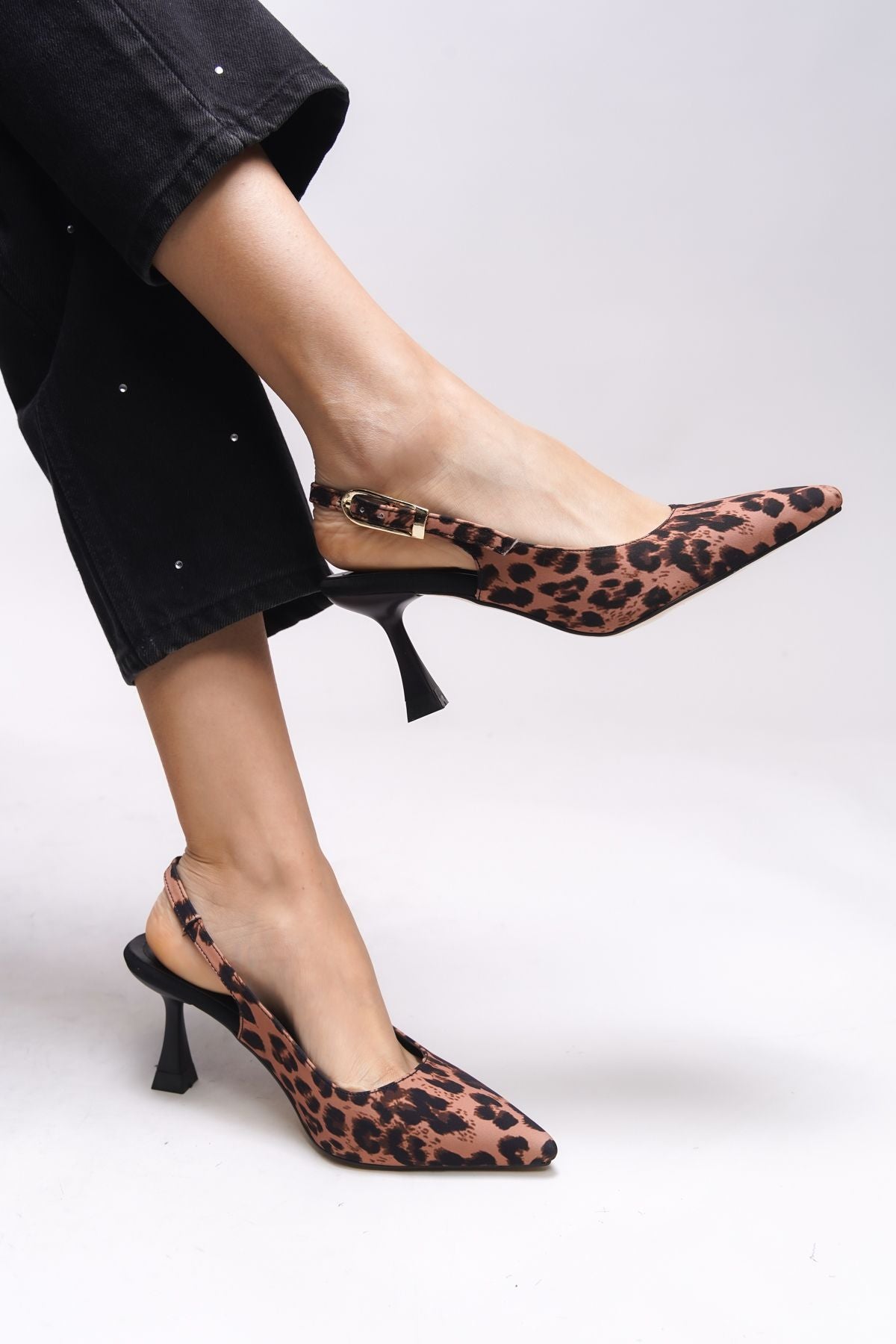 Yalalaela Behind Behind the Light Pointed Nose Stiletto 0012700 Taba Leopard