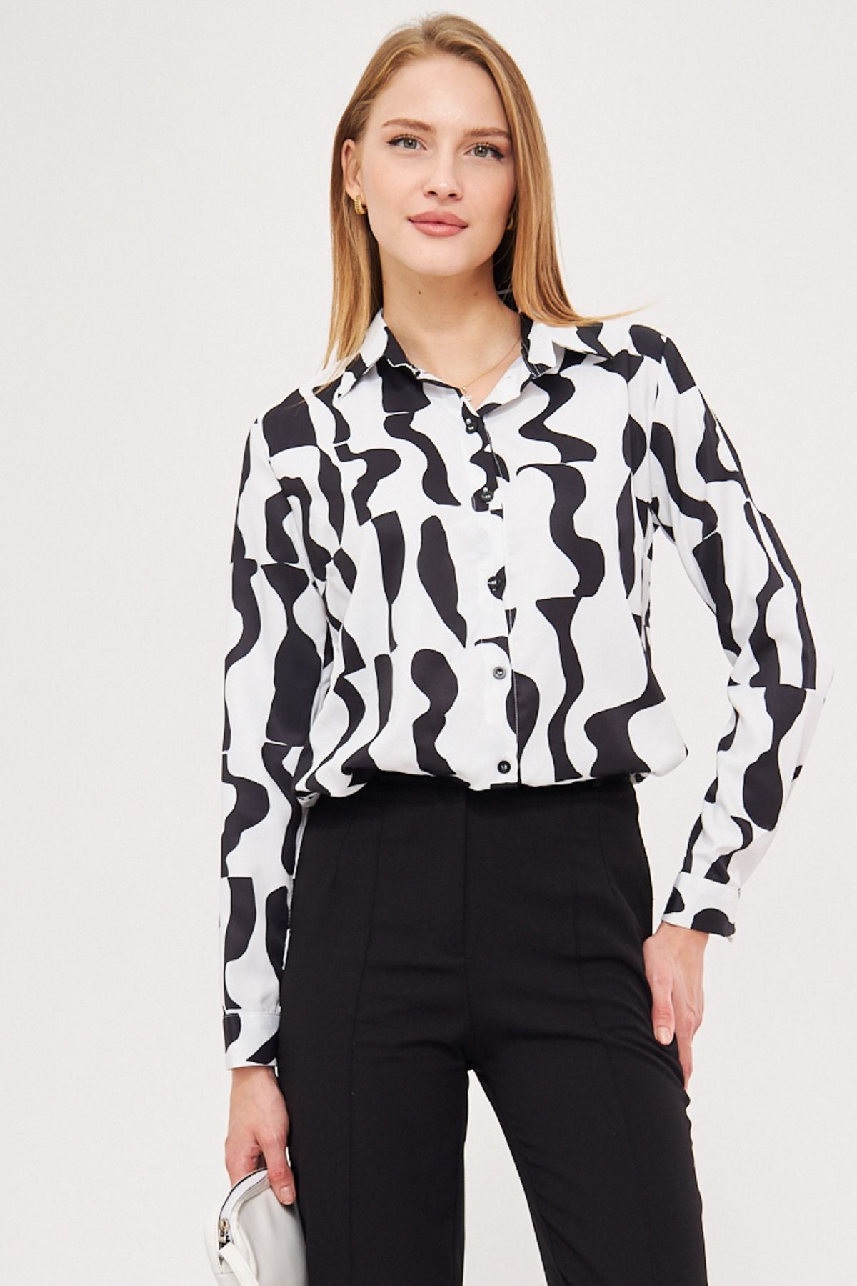 Women's white patterned long sleeve shirt ARM-24K001017