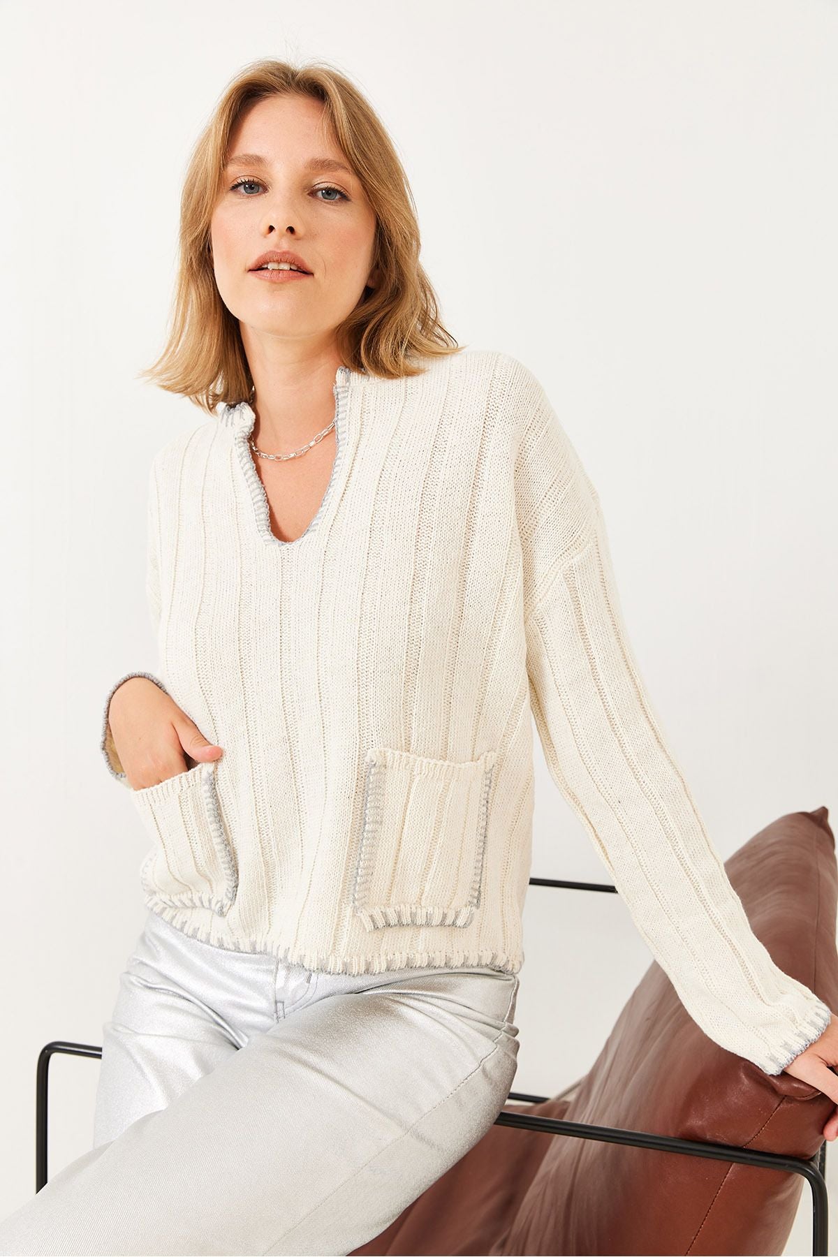 Women's V -Neck Shepherd Standing Processing Detailed Pocket Knitwear Kazakh 20247523