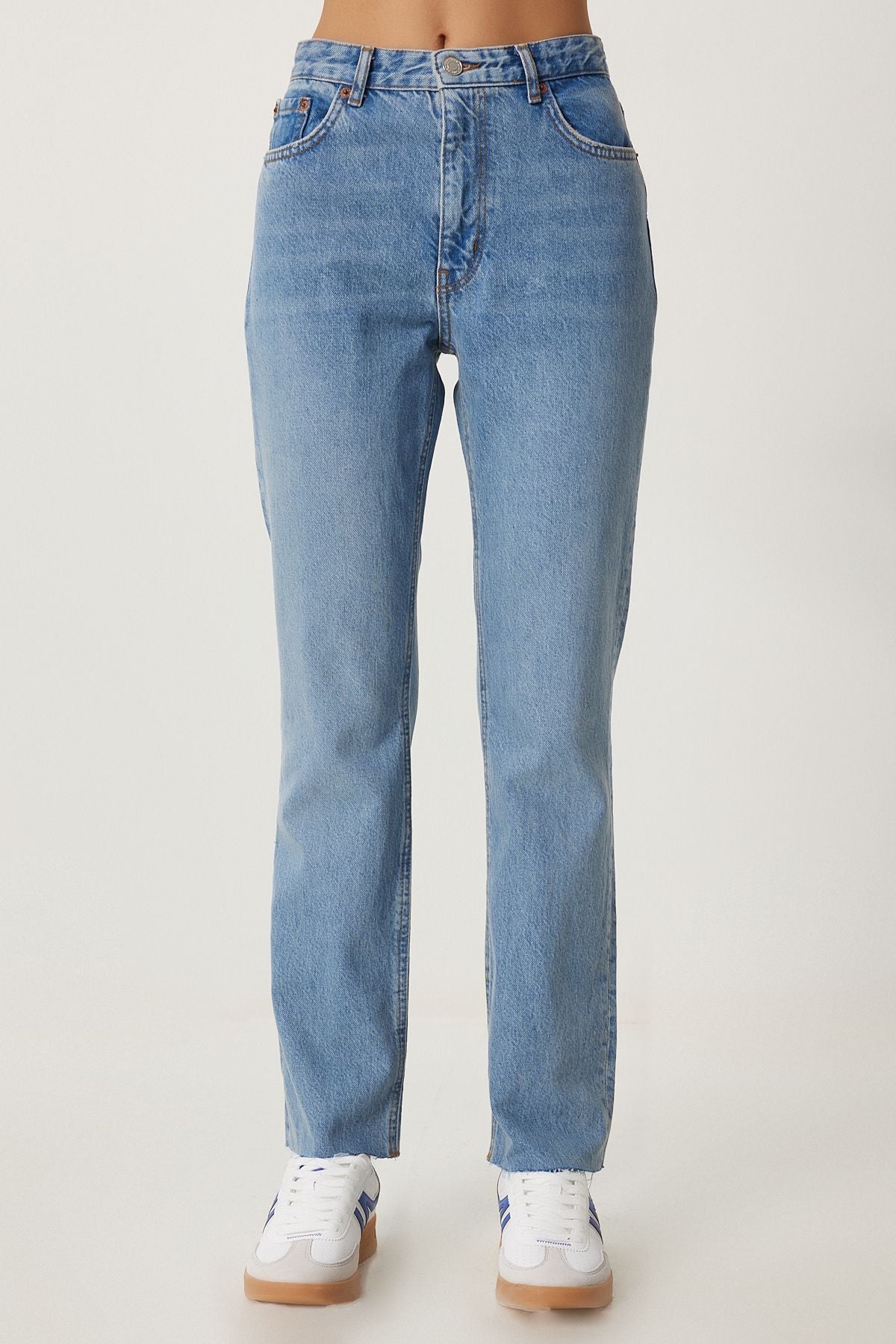 Woman Light Blue Medium Waist Straight Jeans UT00025