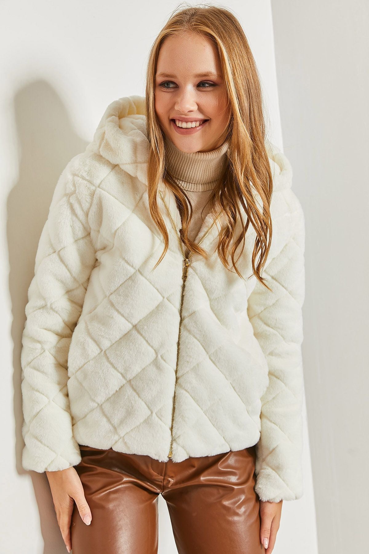 Women's hooded quilted plush coat