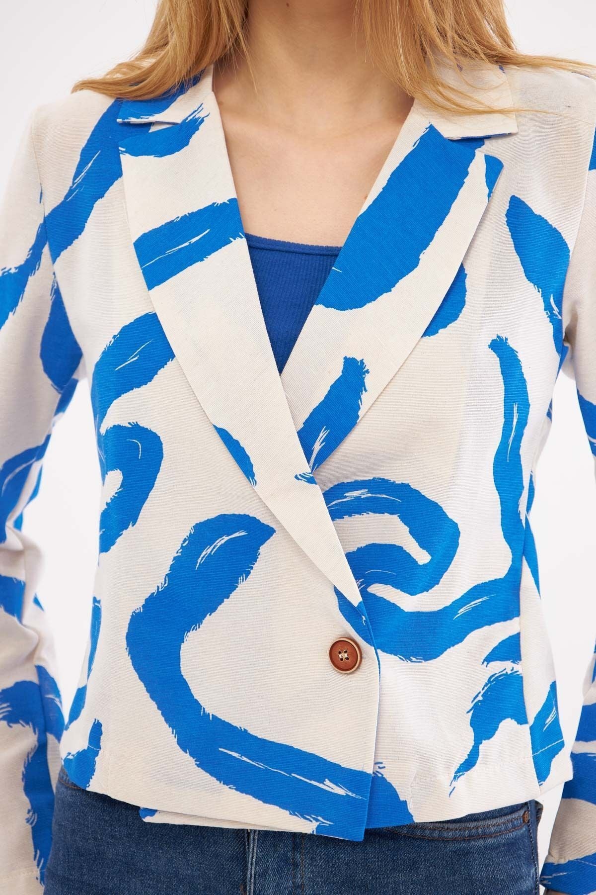 Female Saks Cruve Cruve Patterned Crop Jacket ARM-24Y001058