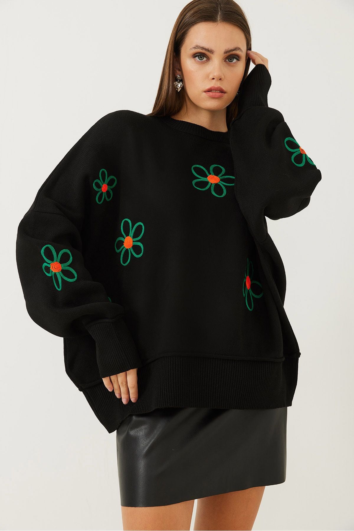 Women's Daisy Embroidered Knitwear Sweater