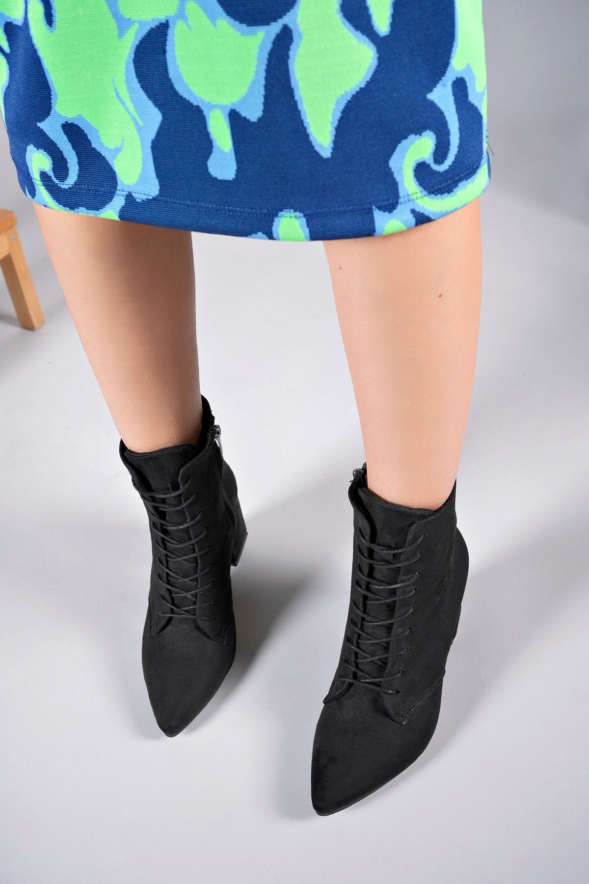 Lilethnora female heeled boat black suede