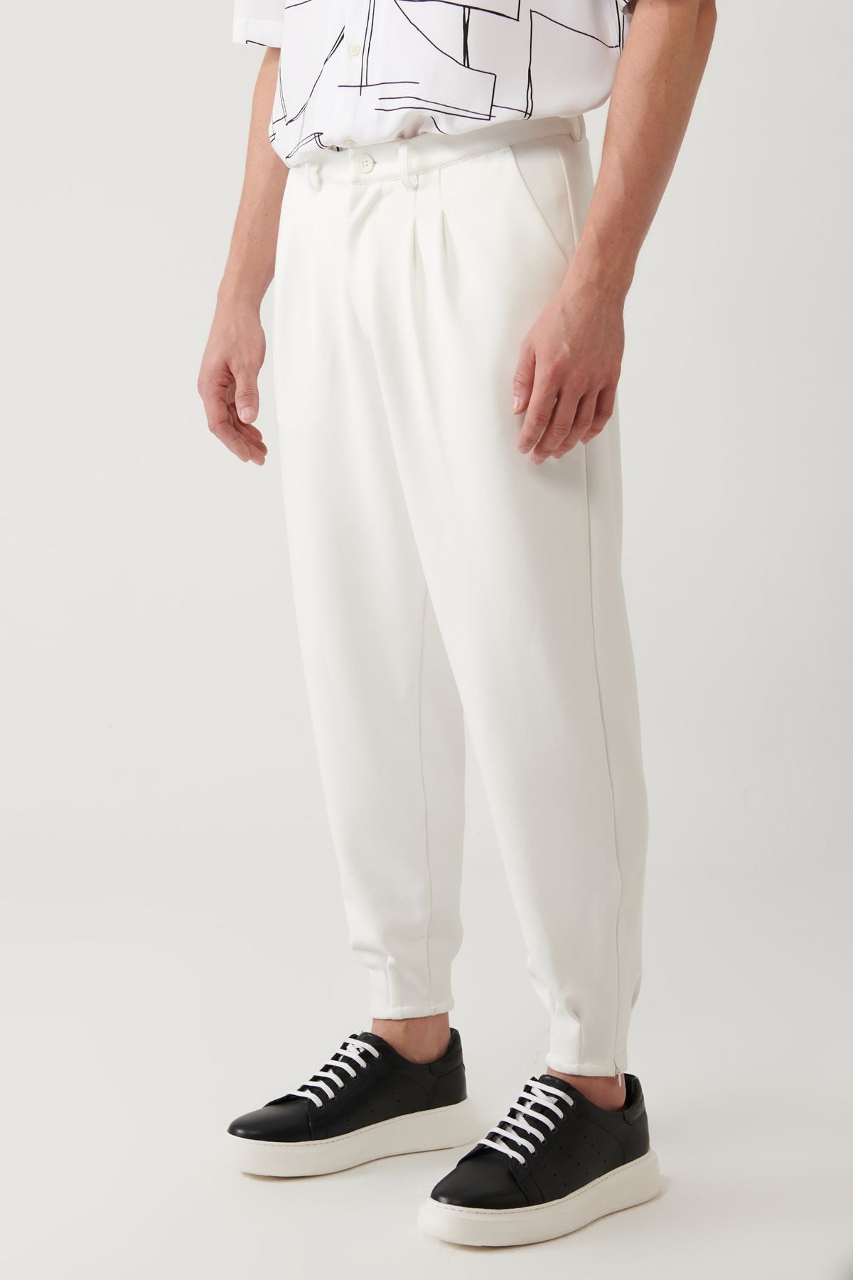 Men's White Classic Lumbar Pleated Knitting Smyrna Trousers A41y3075