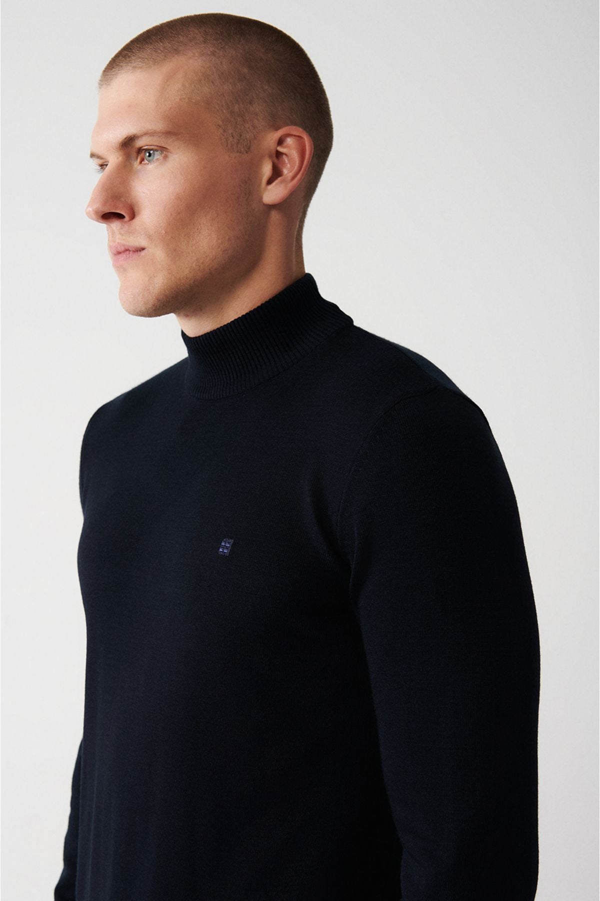 Men's navy blue half -fisherman collar feathered knitwear sweater E005001