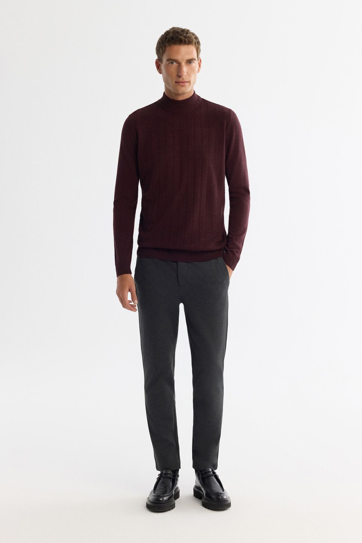 Men's Bordeaux Half Fisherman Collar textured knitwear sweater E005108