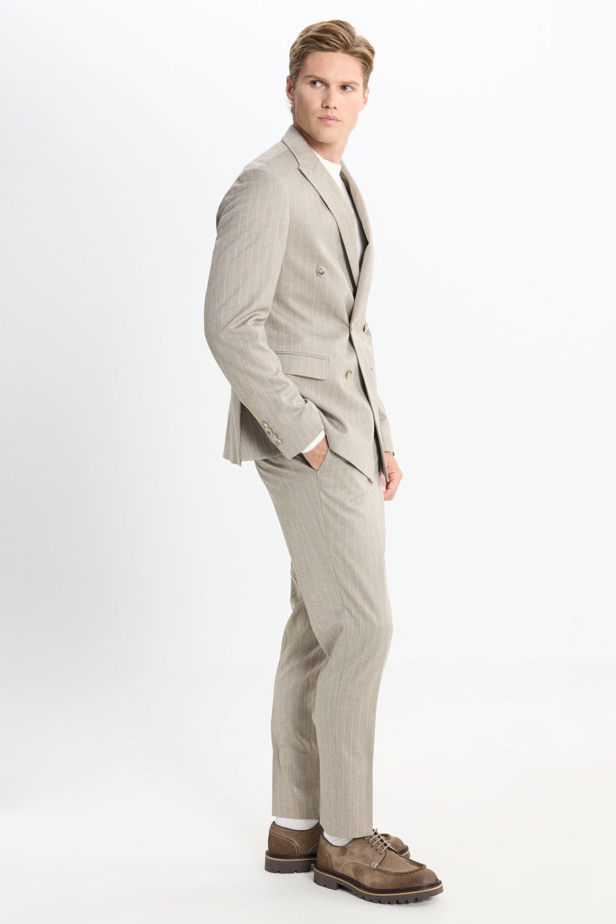 Men's Beige Slim Fit Narrow Cut Swallow Collar Striped Cover Pocket Flexible Suit