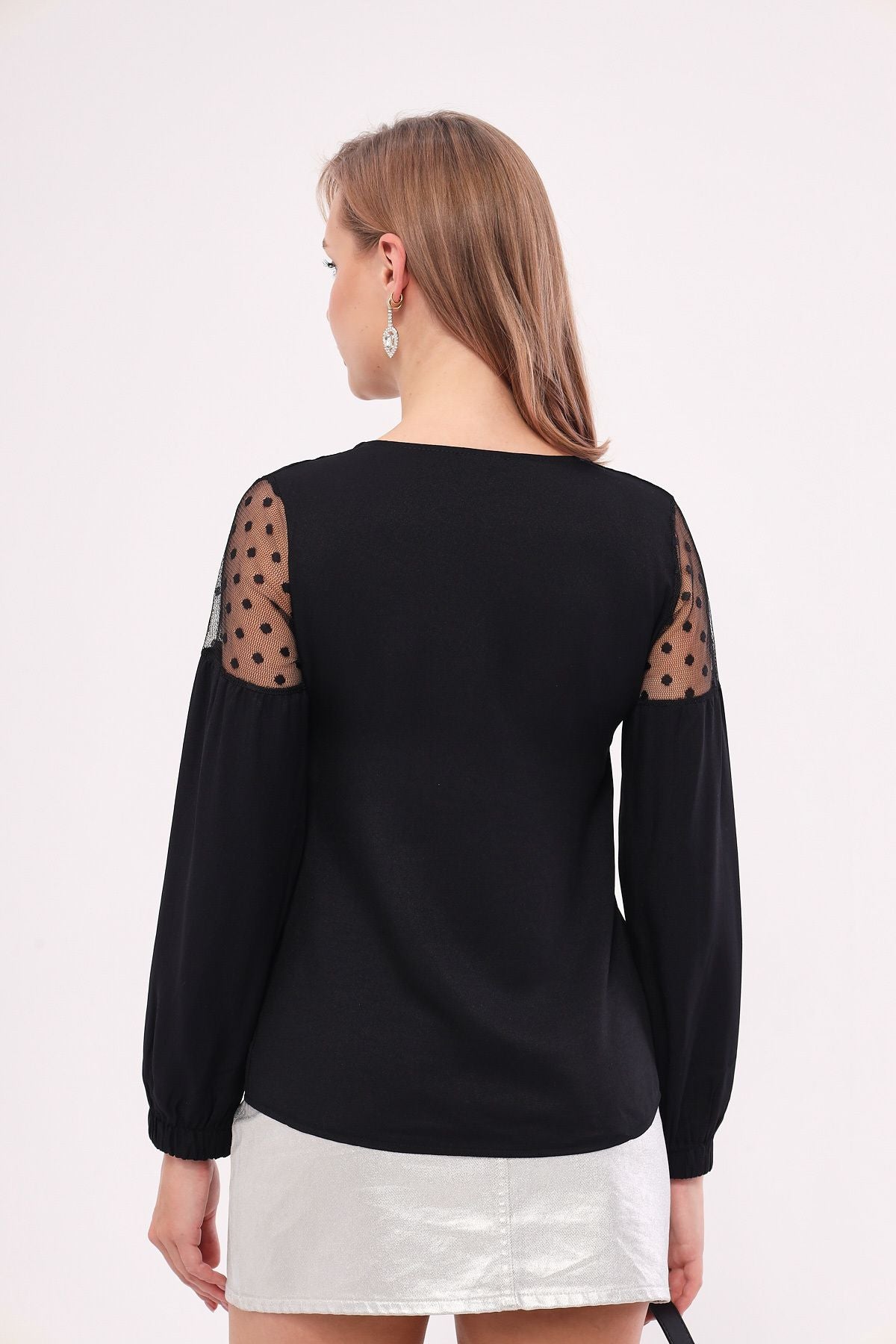 Female black V-neck arm tulle balloon blouse ARM-20K001038