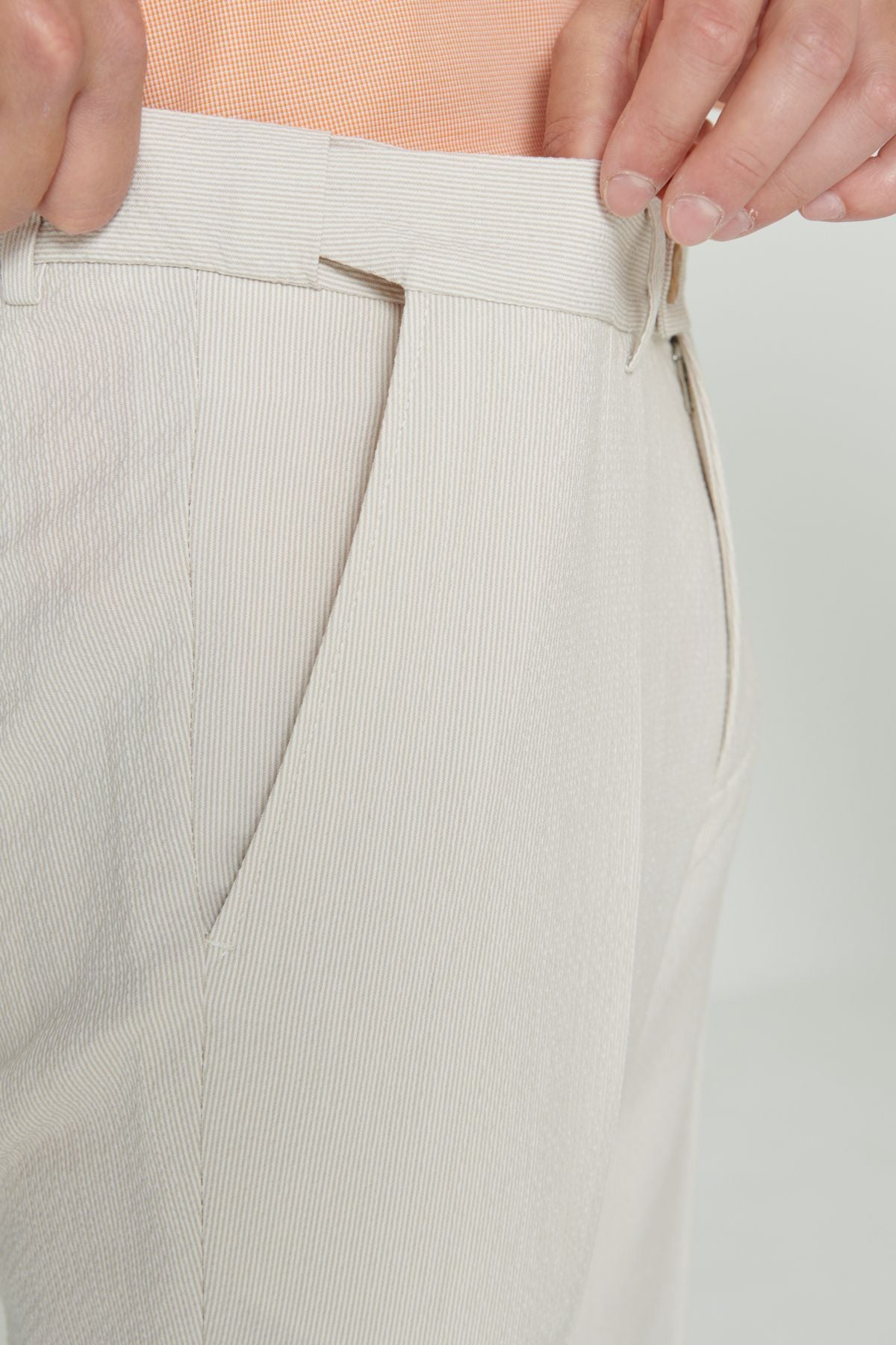 Men's Beige Slim Fit Narrow Cutter Wrinkling Fabric Waophre Patterned Waist Waist Pants