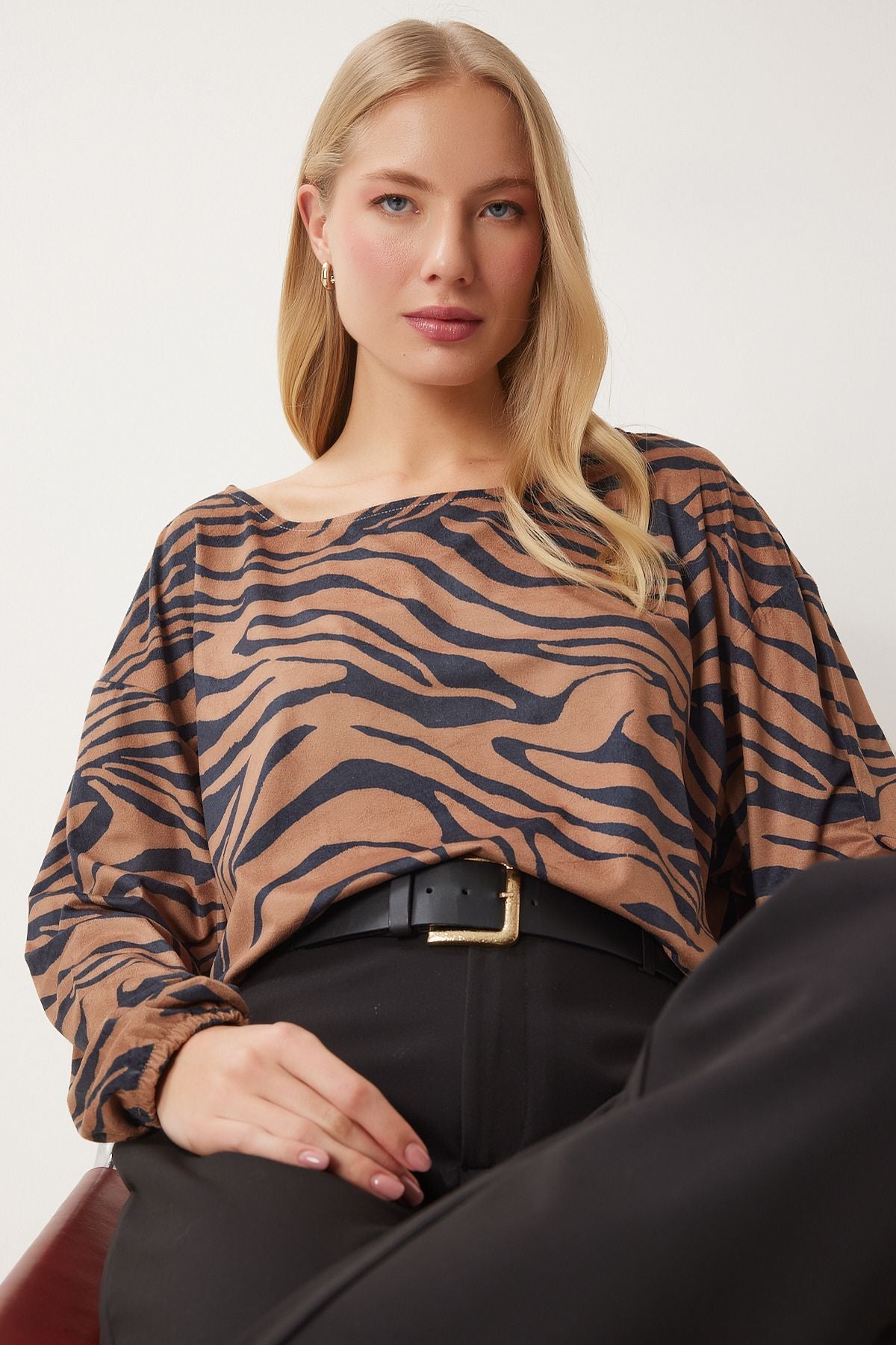 Kadın Siyah Bej Zebra Desenli Süet Bluz FN03401