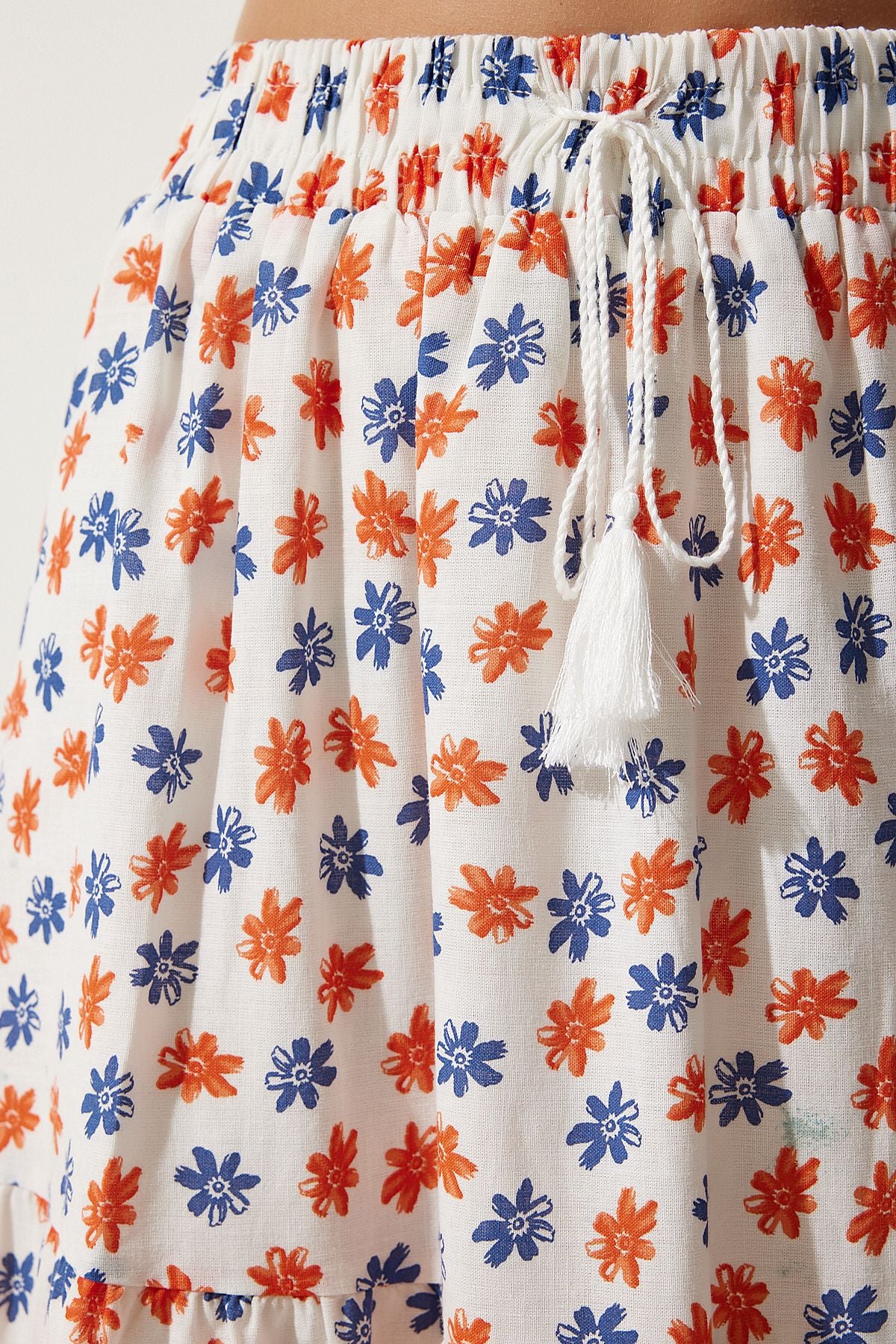 Female ecru oranj floral patterned flywheel