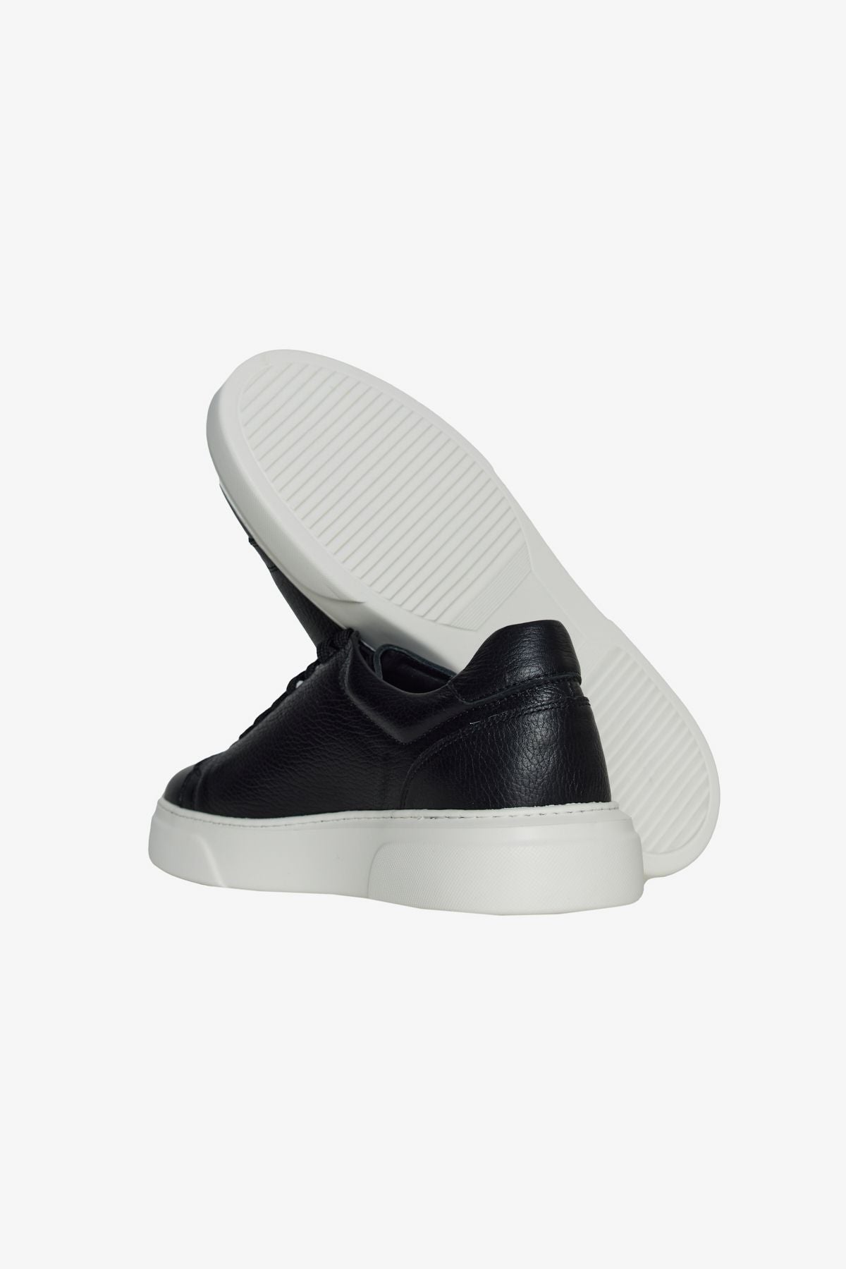 Men's black 100 %leather comfortable floor flexible sneaker shoes