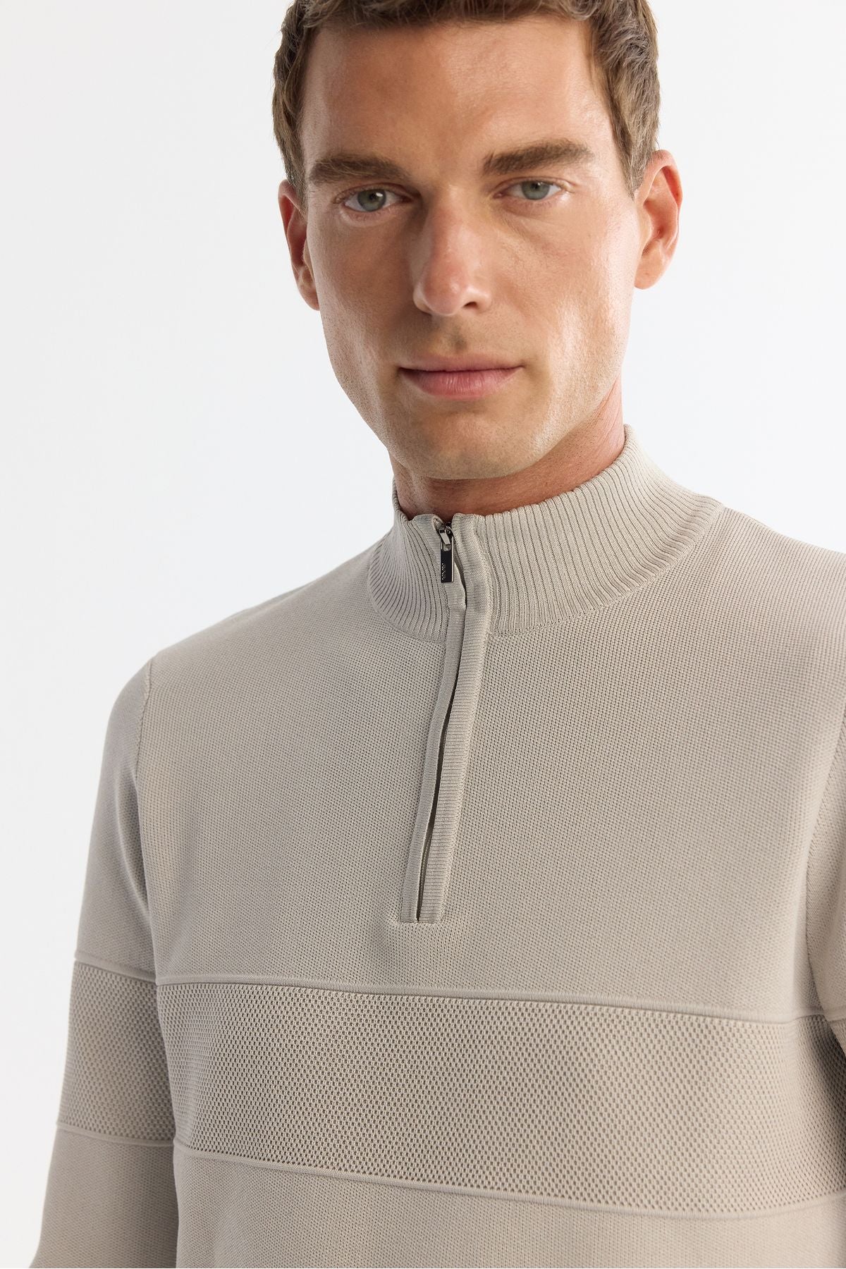 Men's light gray zipper upright collar front texture detailed knitwear sweater