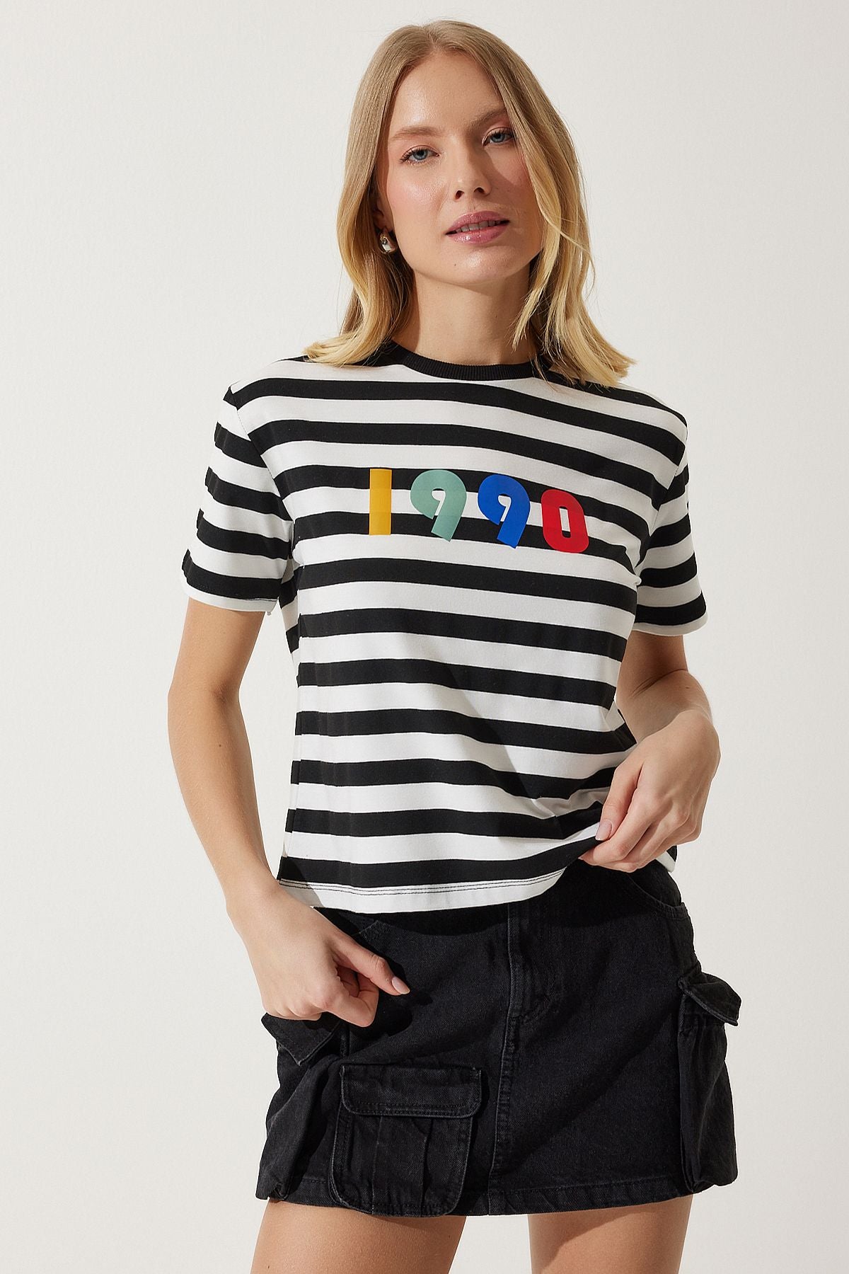 Woman Black and White Printed Striped Knitting T-Shirt AN00181