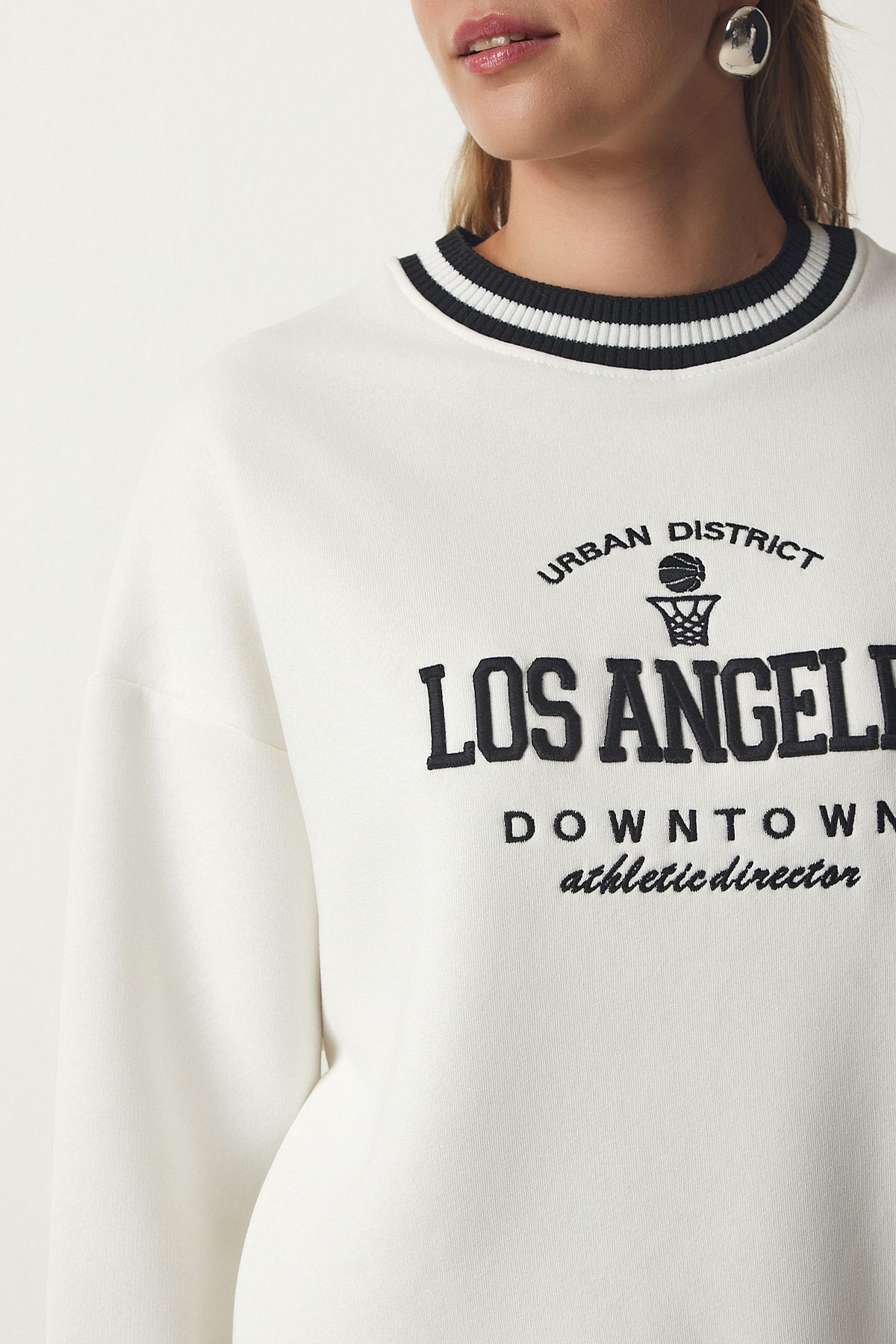 Woman White Embroidered Reddon Sweatshirt HF00447