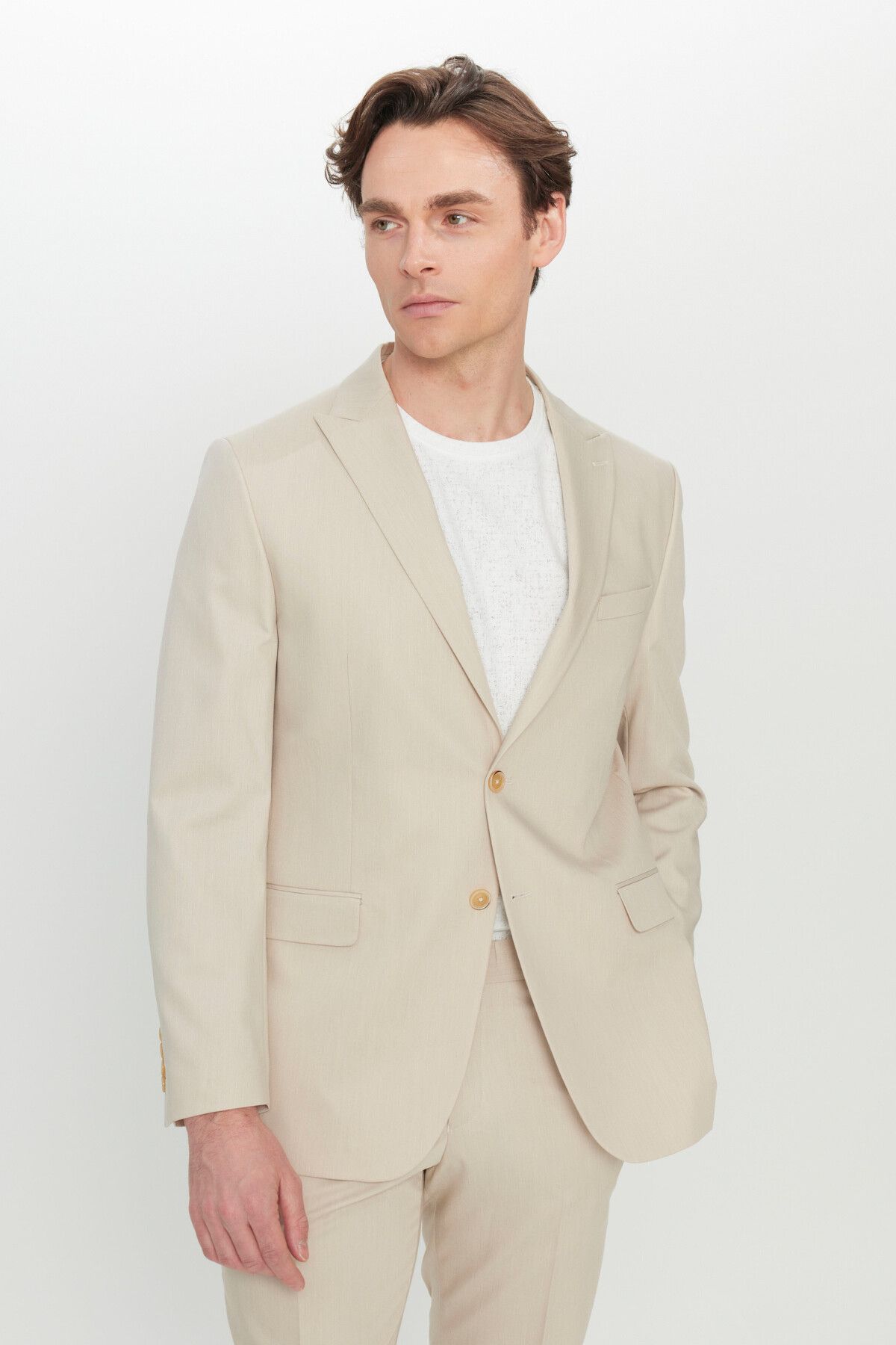 Men's Beige Slim Fit Narrow Cut Swallow Cover Pocket Flexible Suit
