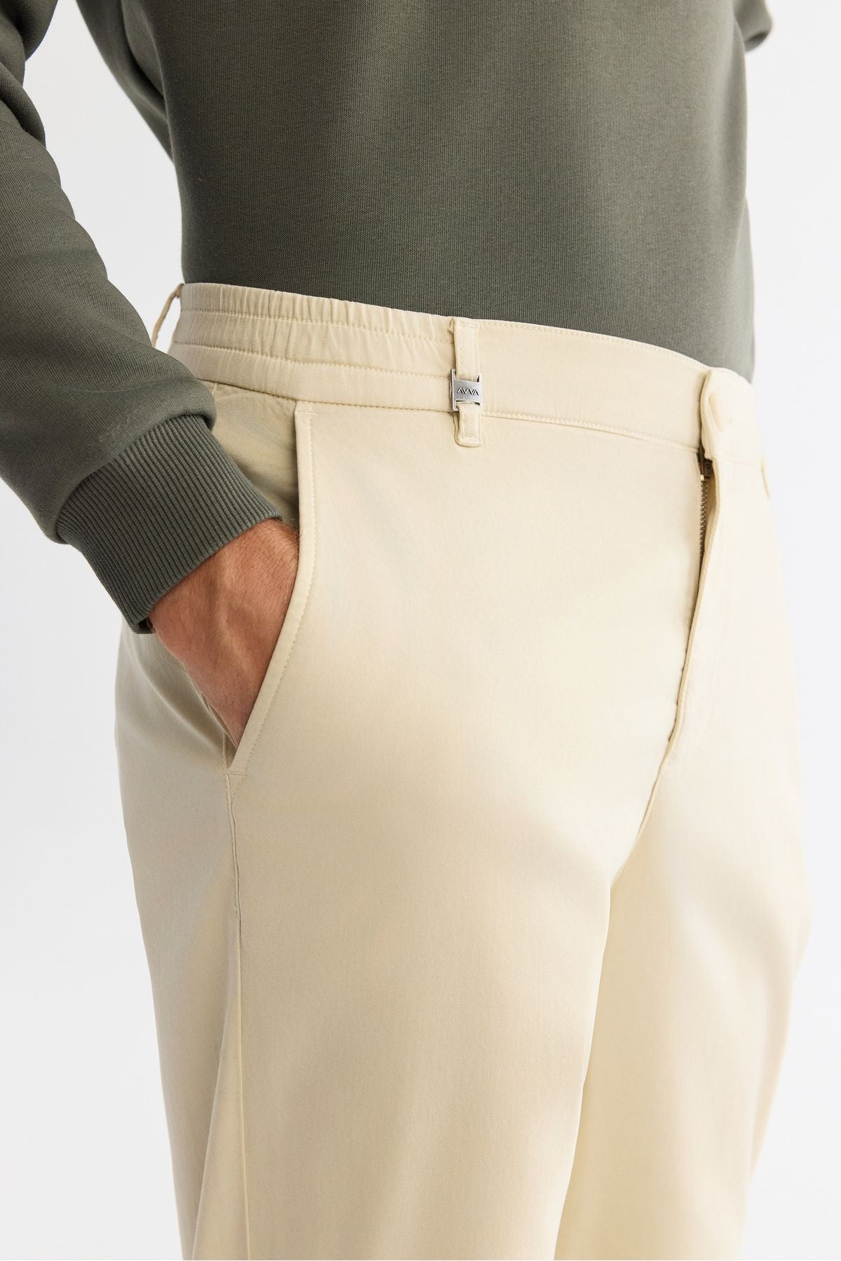 Men's beige as well with a soft button with a rubber trousers A42y3007