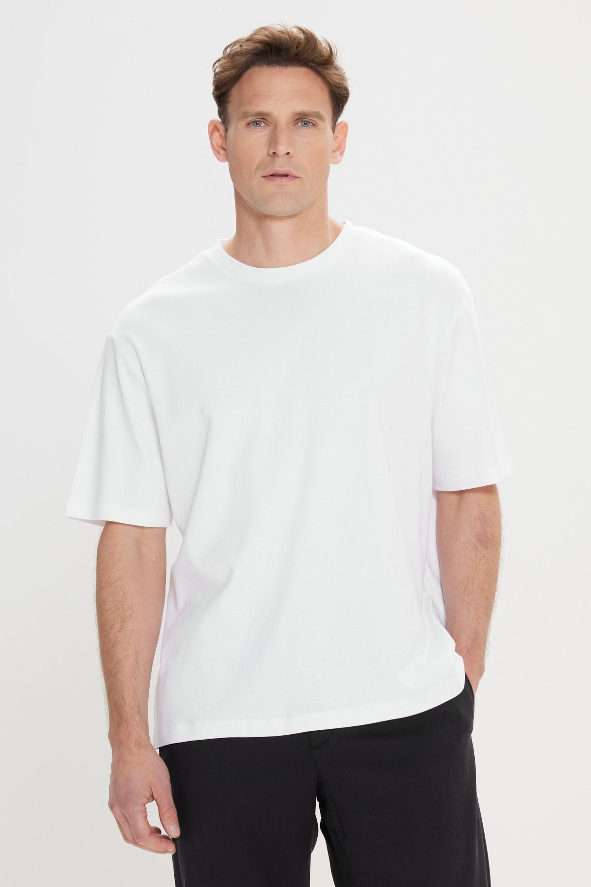 Men's white modern fit comfortable cut 100 %cotton bike collar t -shirt