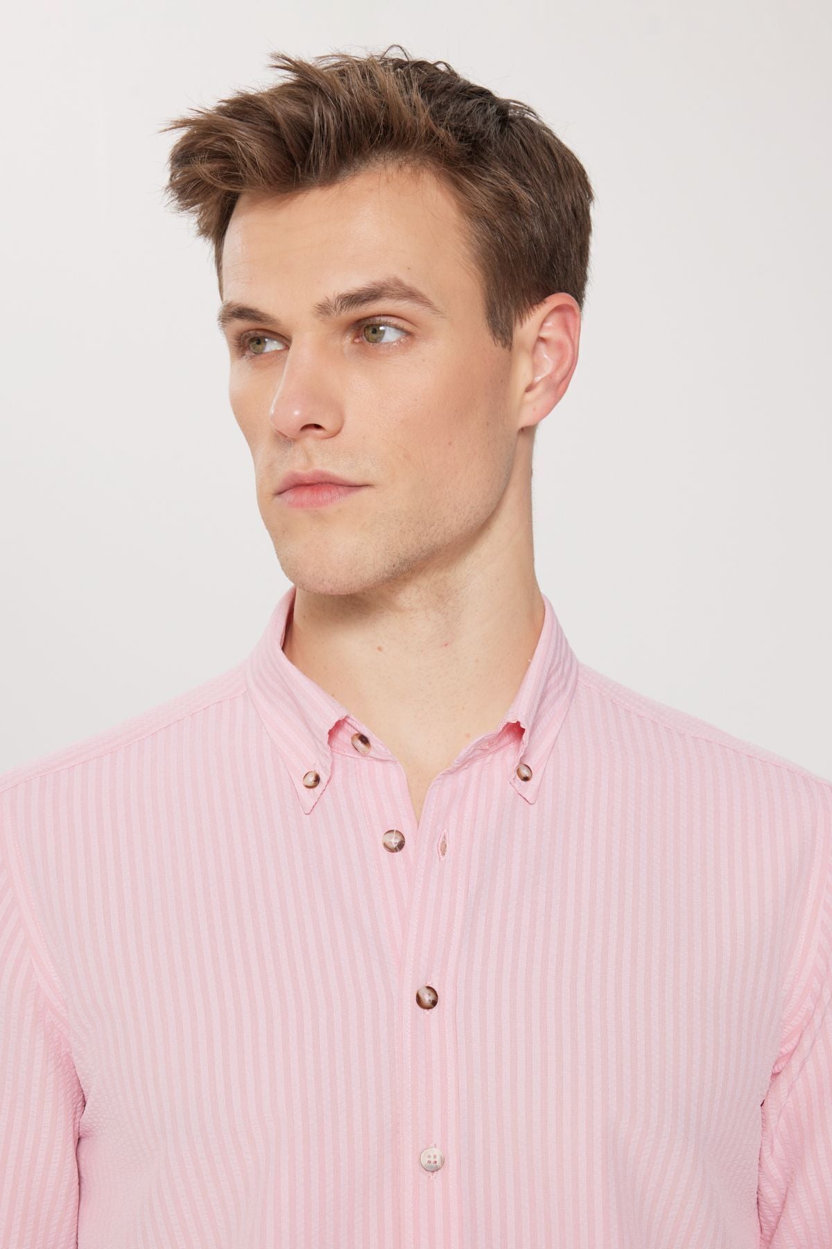 Men's pink wrinkle oxford wafer patterned slim fit narrow cut buttoned collar flexible shirt