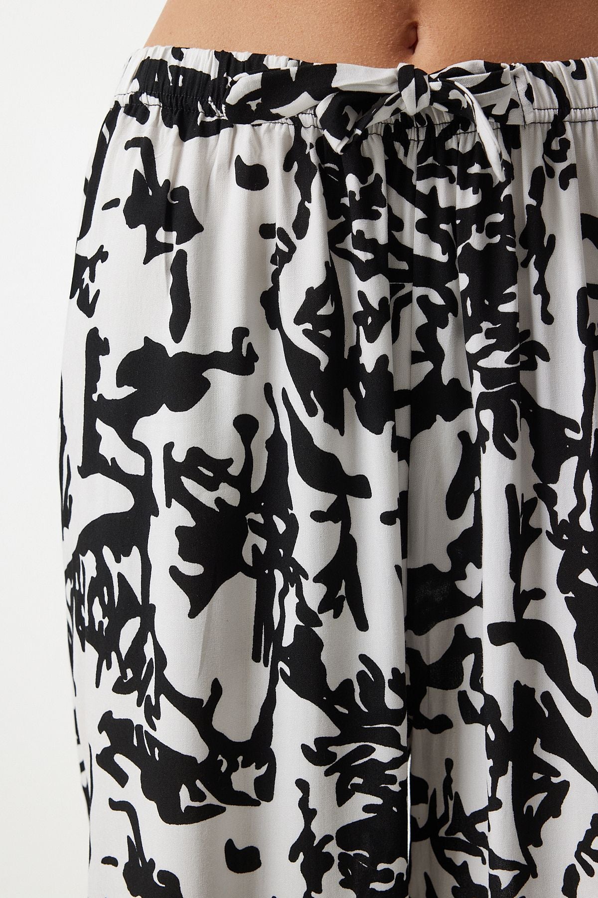 Woman White Live Black Patterned Casting Viscose Palazzo Pants EN00606