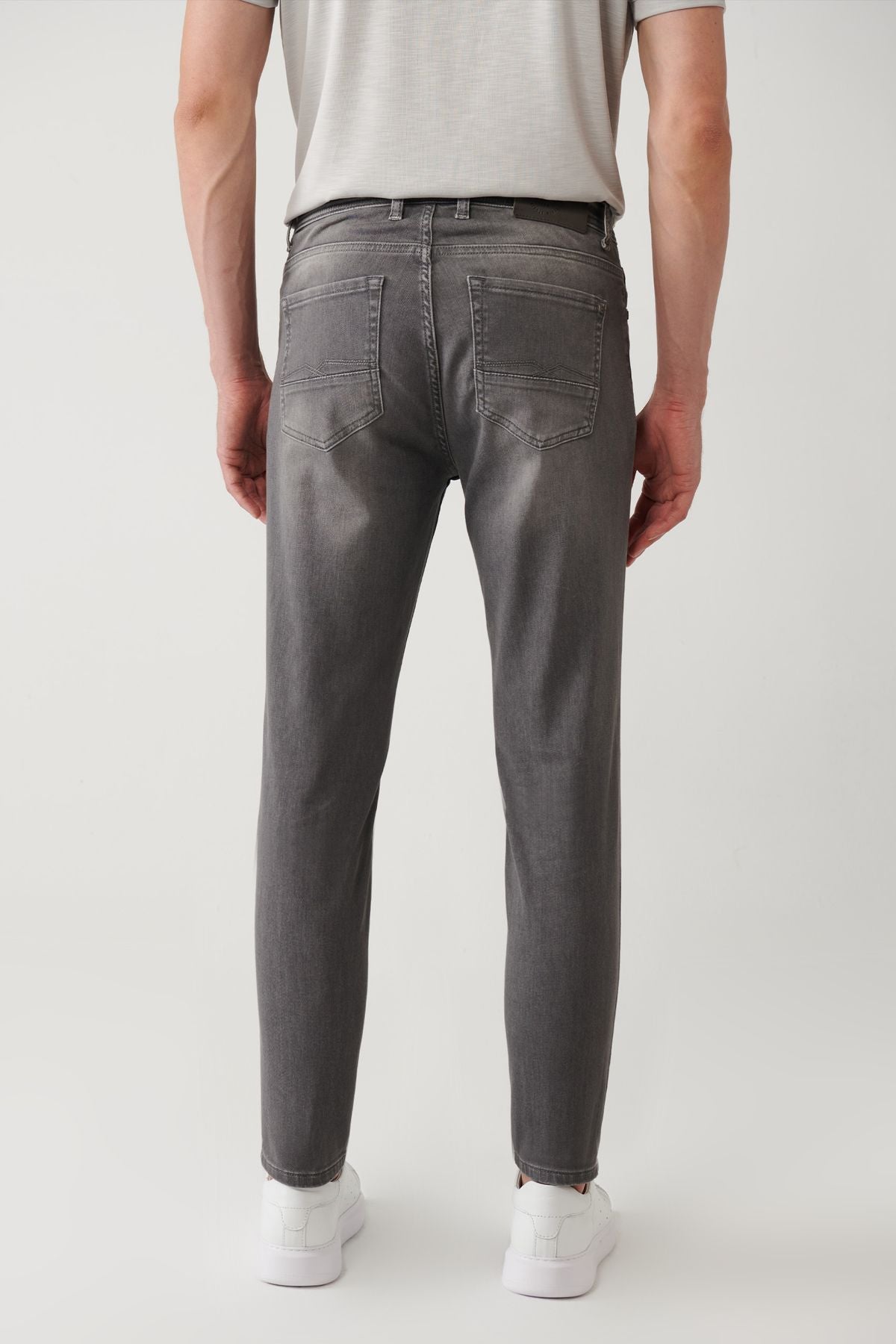 Men's Gray Obedness Washing Flexible Jean Pants A41y3514