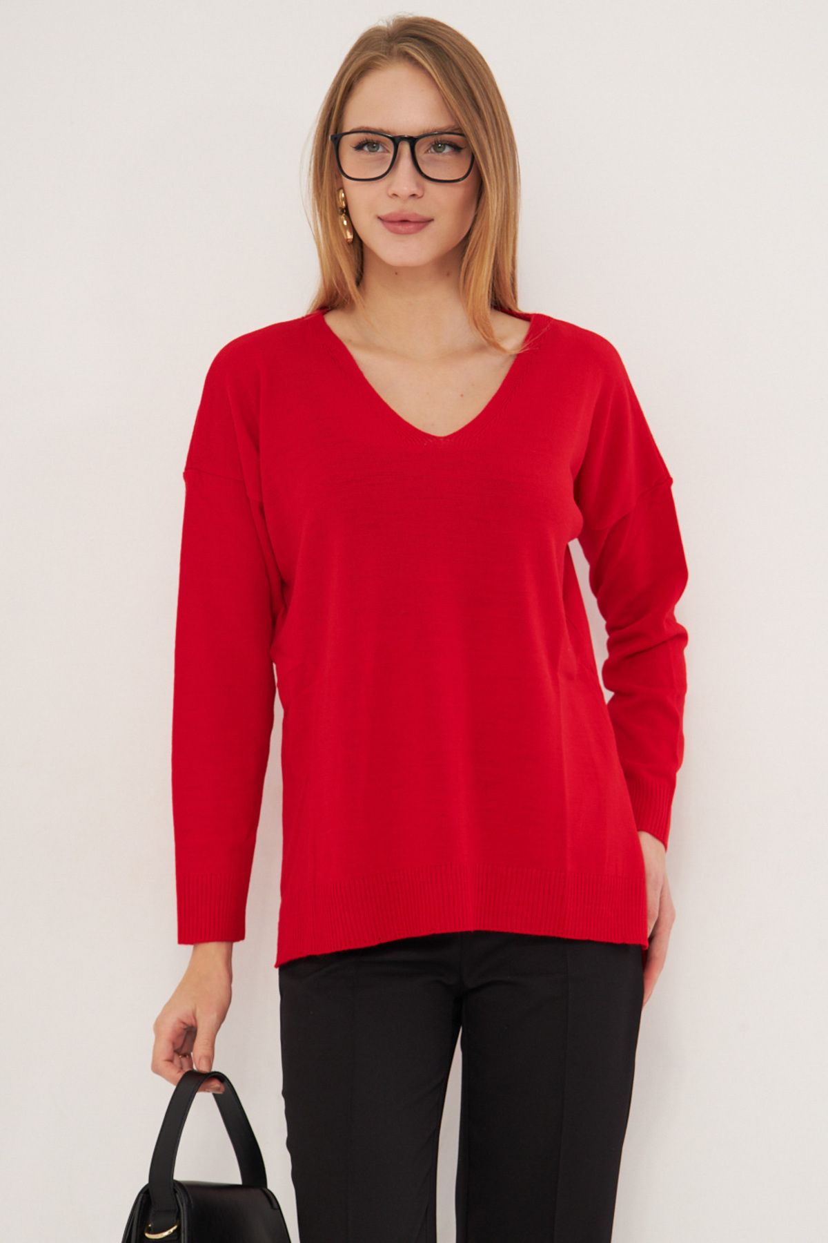 Woman Red V-Yaka front short back long knitwear sweater ARM-22Y012013