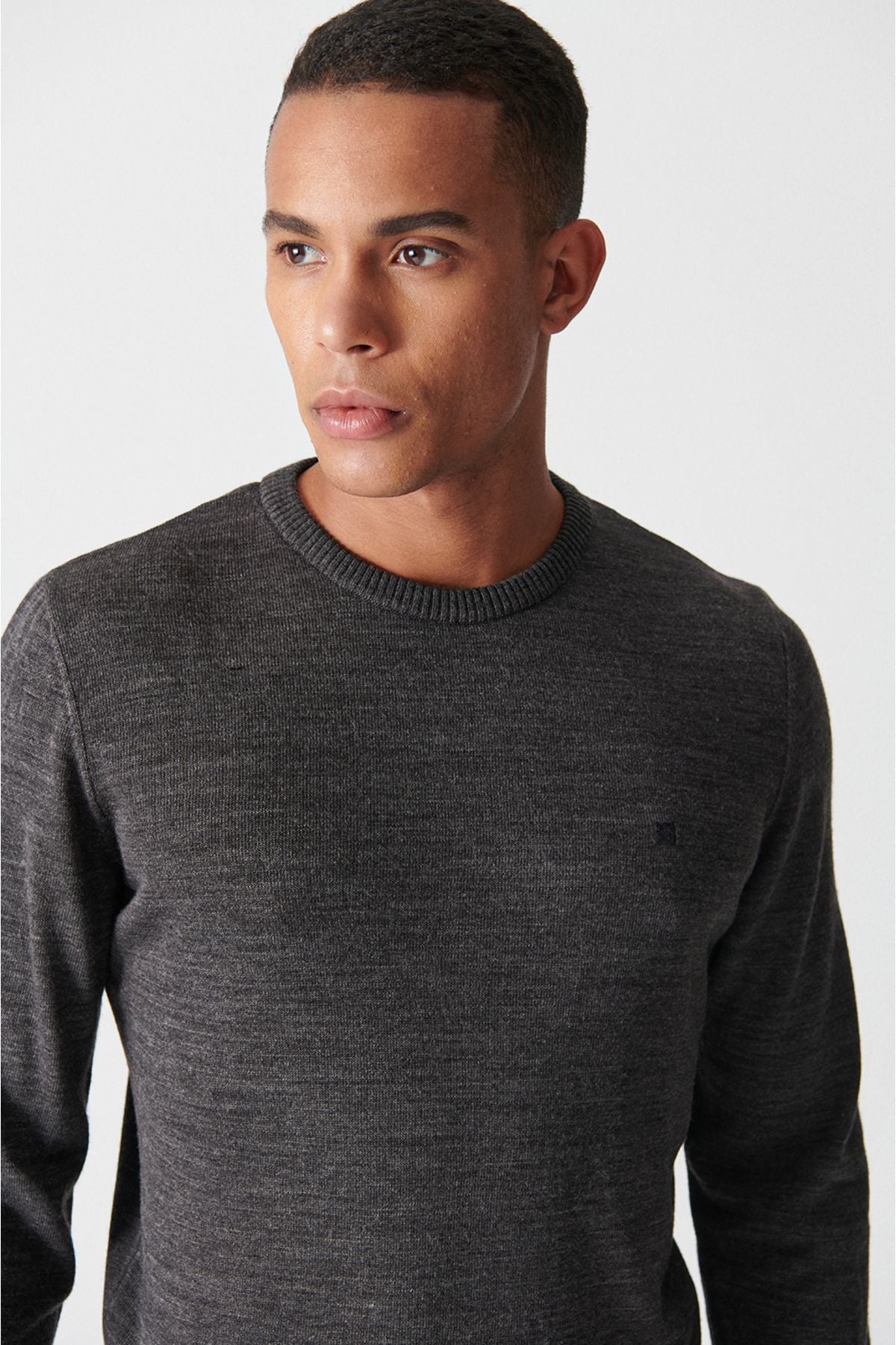 Men's anthracite bike collar hair -free knitwear sweater E005000