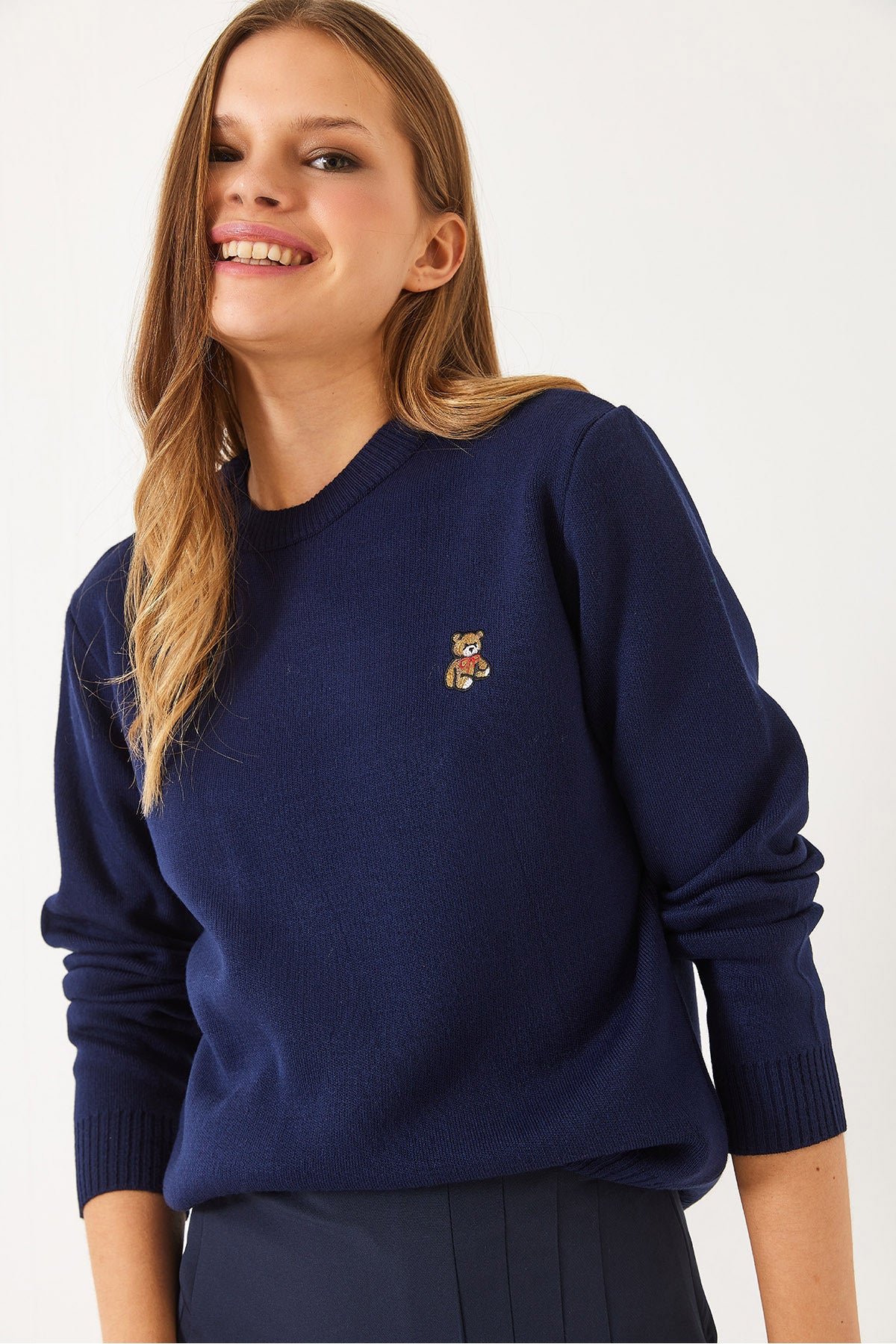 Women's Teddy Embroidered Basic Sweater 20247602