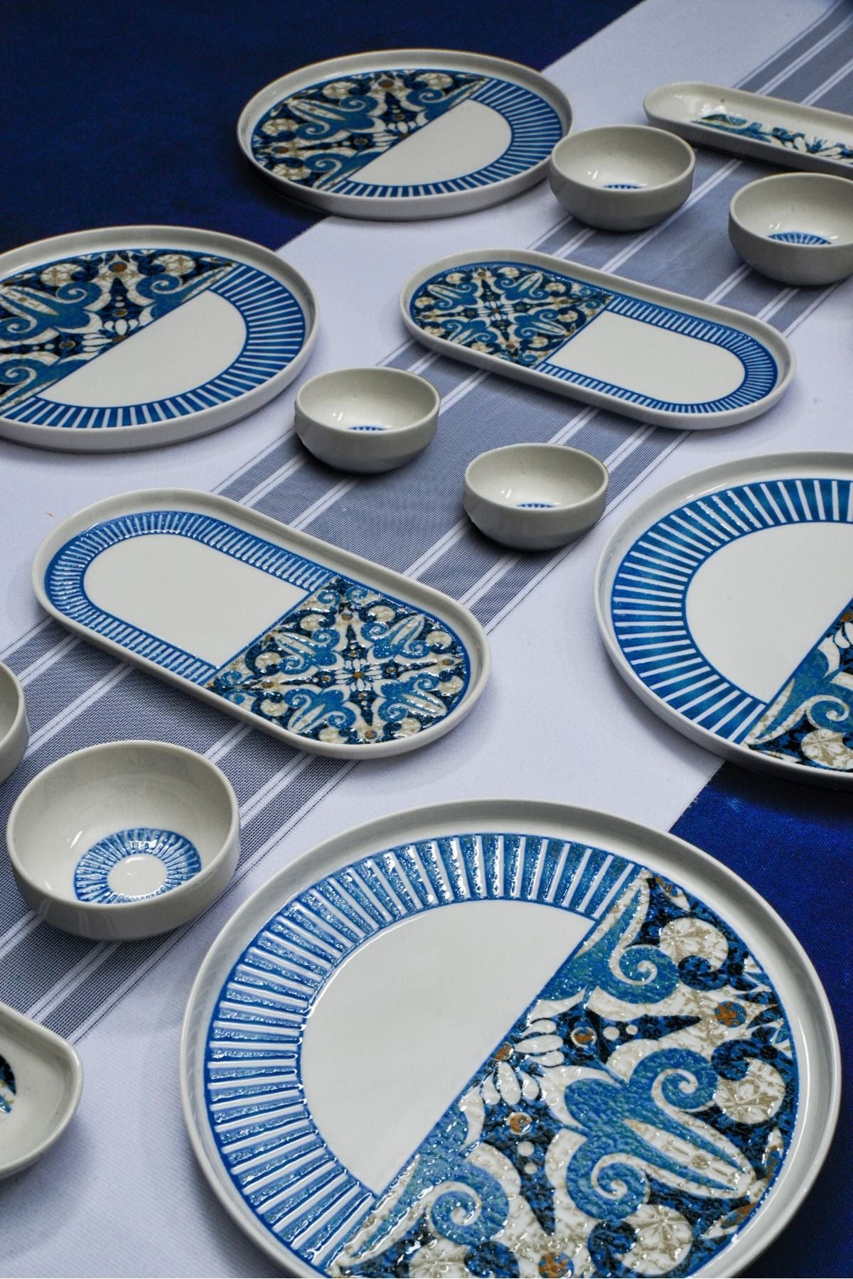 Azur 16 Piece Porcelain Breakfast Set for 6 people