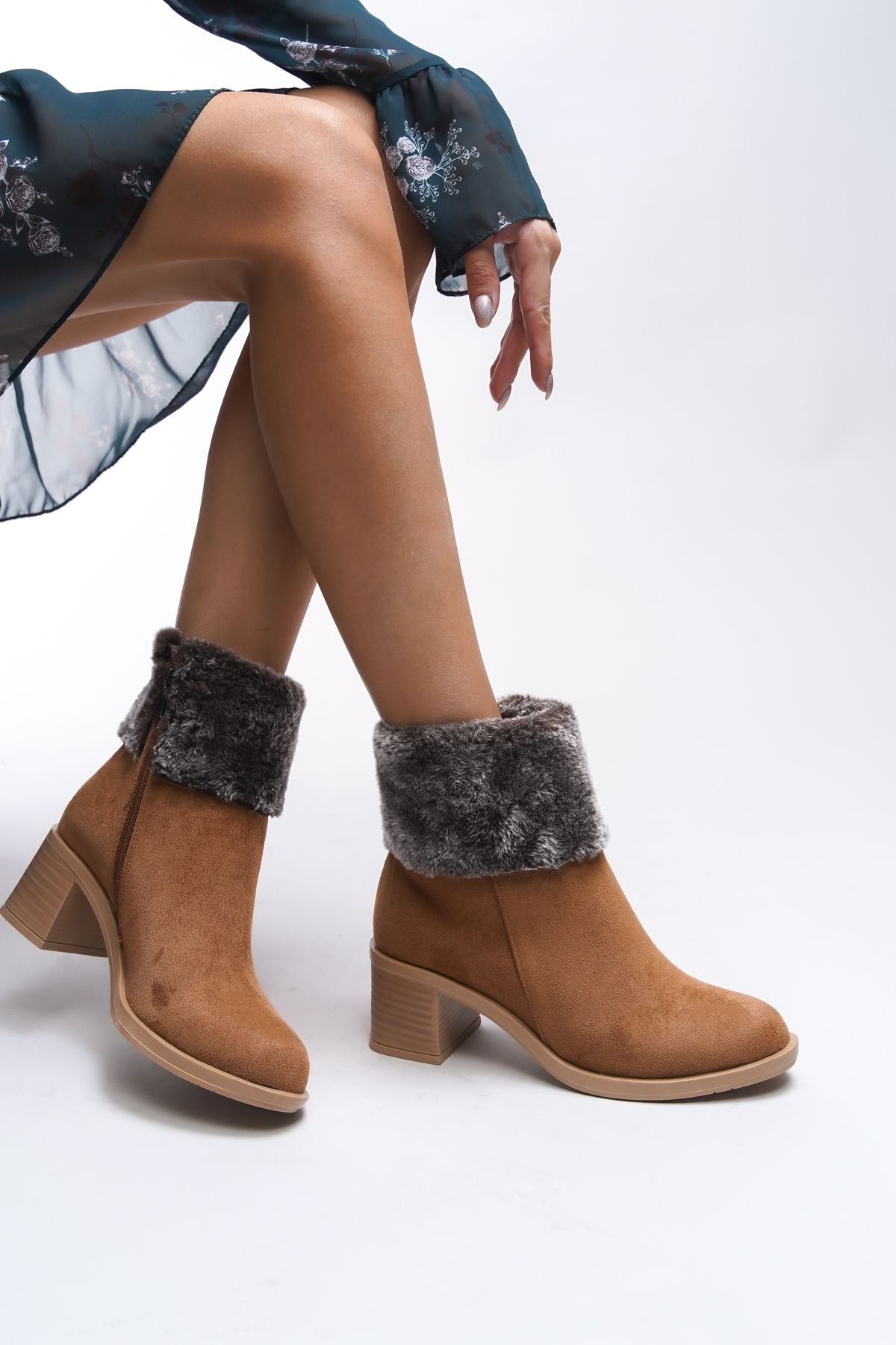 Rielradh Female Fur detailed heeled boots 0012501 Taba suede