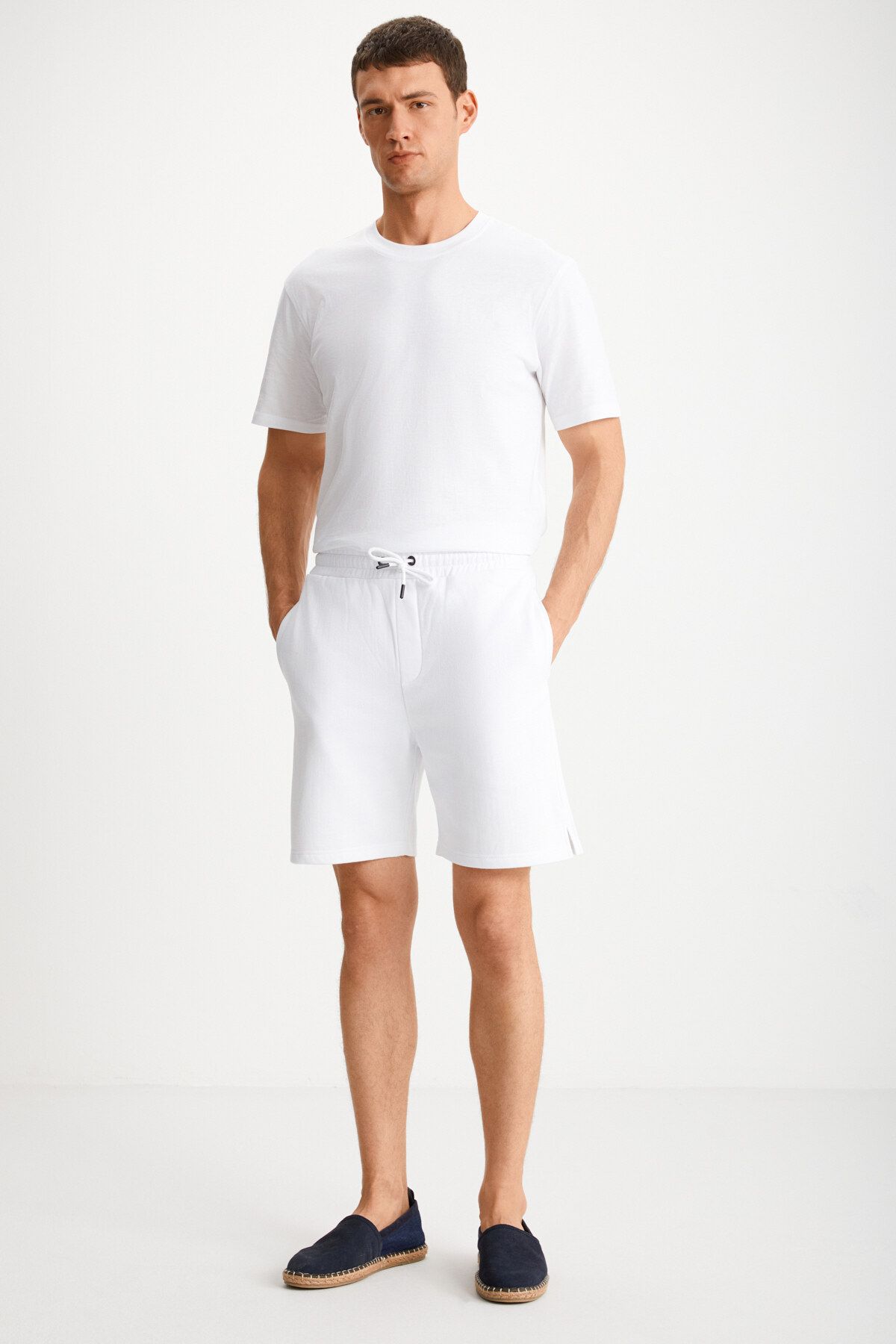 Uncertain Men's Comfort Fit White Shorts & Bermuda