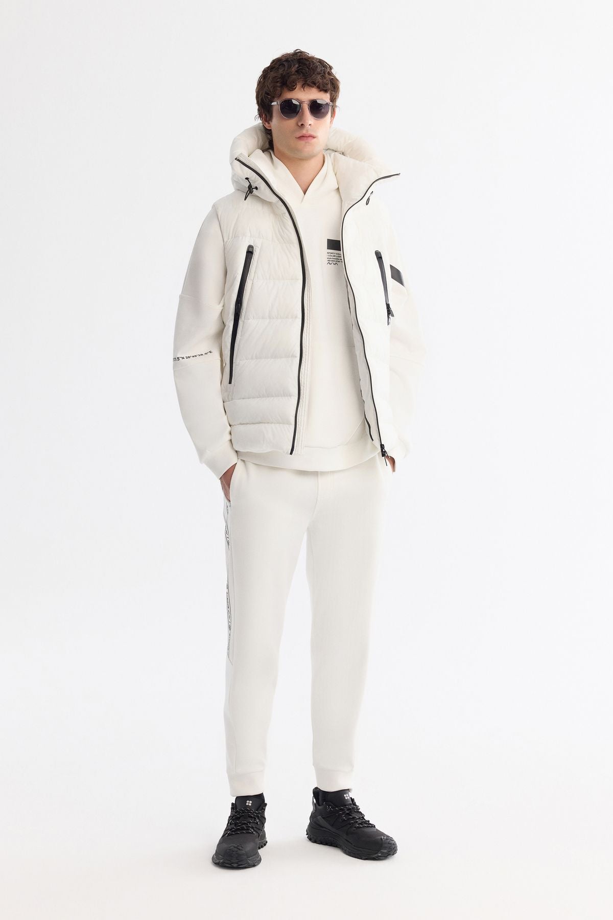 Men's white hooded water repulsion windproof swelling vest A42y6504