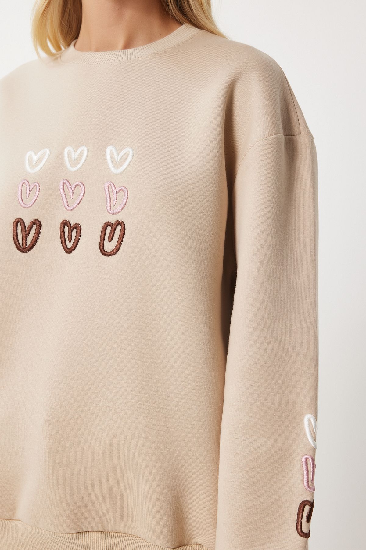 Women's Cream Heart Embroidery Sweatshirt OW00004