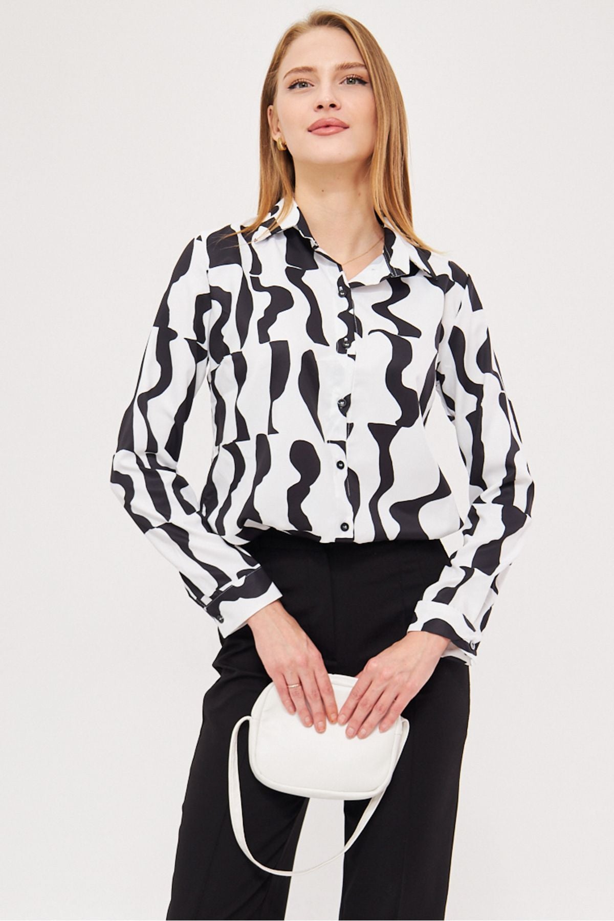 Women's white patterned long sleeve shirt ARM-24K001017