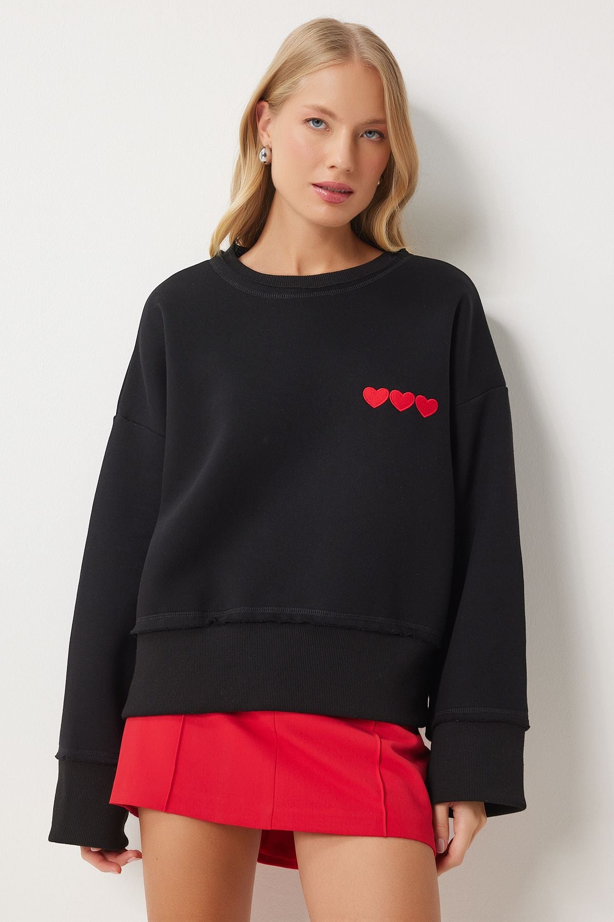 Woman Black Heart Embroidered Sweatshirt DP00216