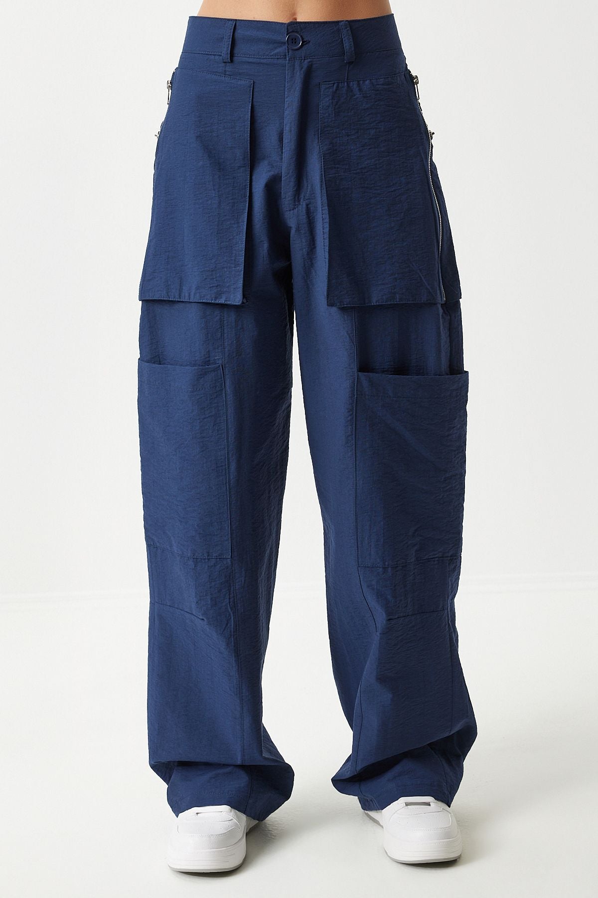 Woman Navy Blue Zippered Parachute Cargo Pants OH00057