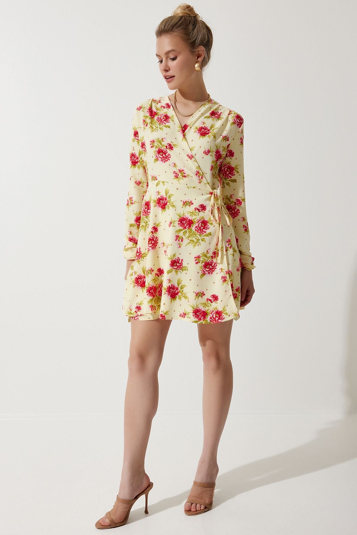 Woman Yellow Flower Mini Anvelop Chiffon Dress UB00274