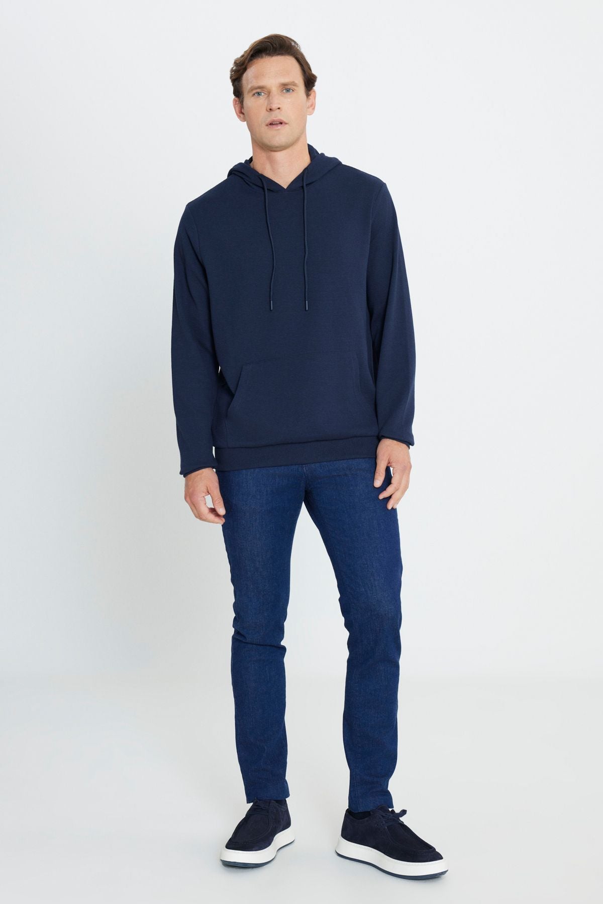 Men's navy blue standard fit normal cutting hooded ottoman patterned pocket sweatshirt