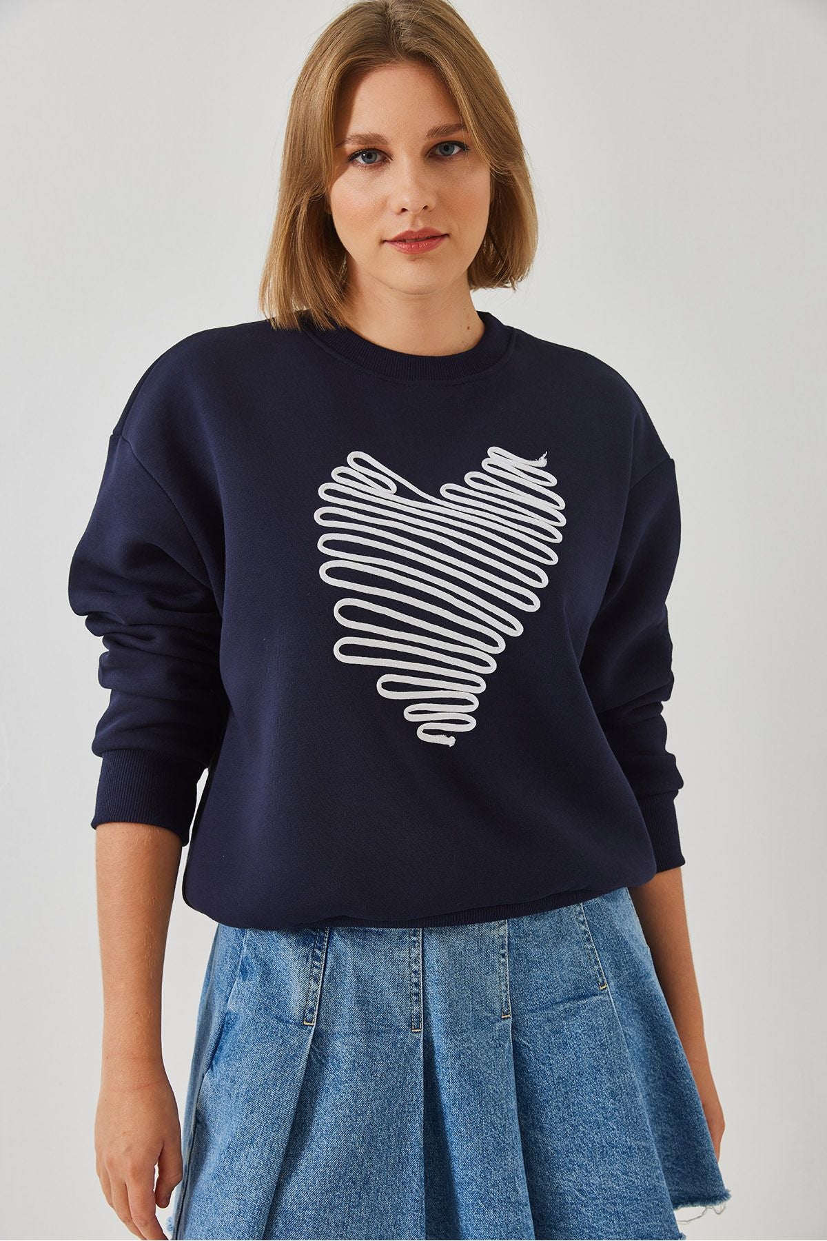 Women's Heart Embroidery Sweatshirt 60601030