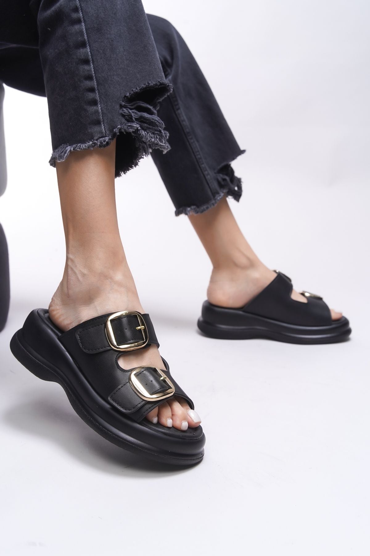 Tarveidei Woman Slippers 00121020 Black