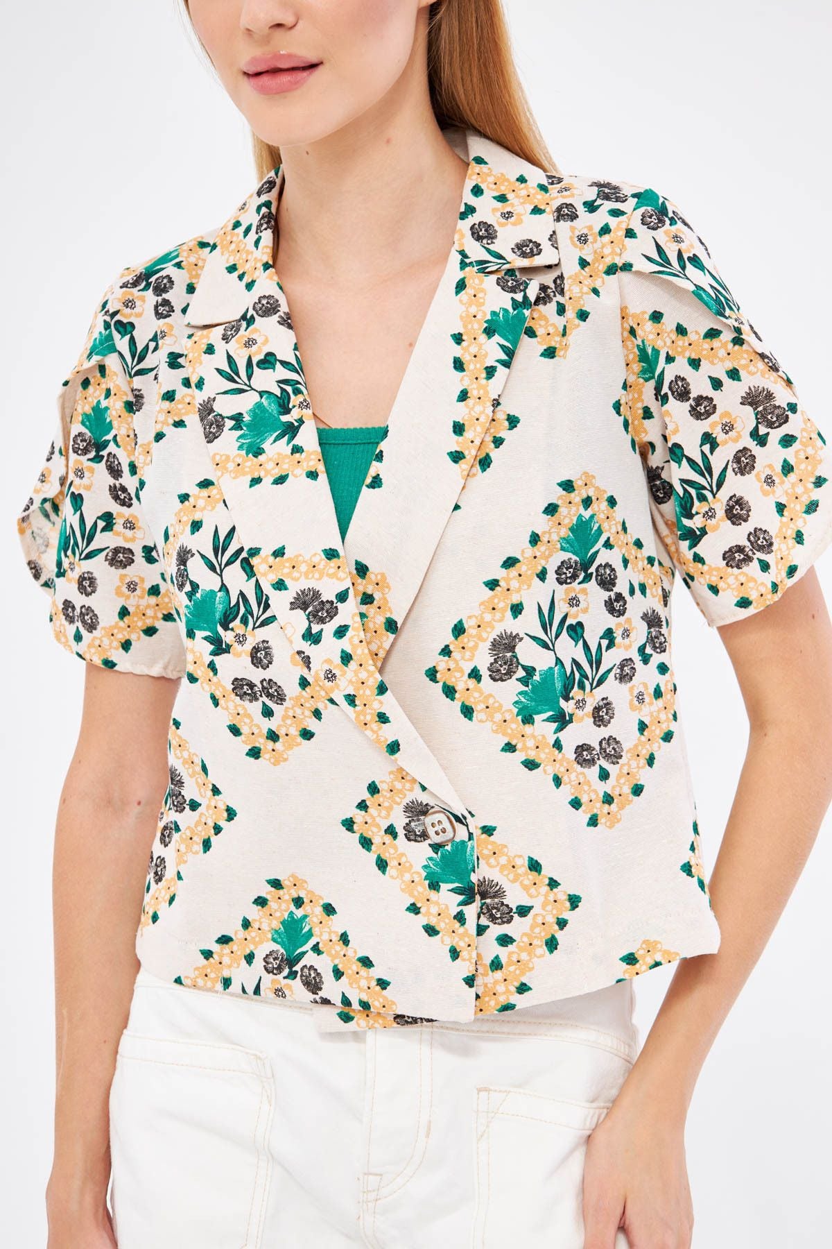 Female emerald linen-looking patterned arm slit and short sleeve jacket ARM-24Y001095