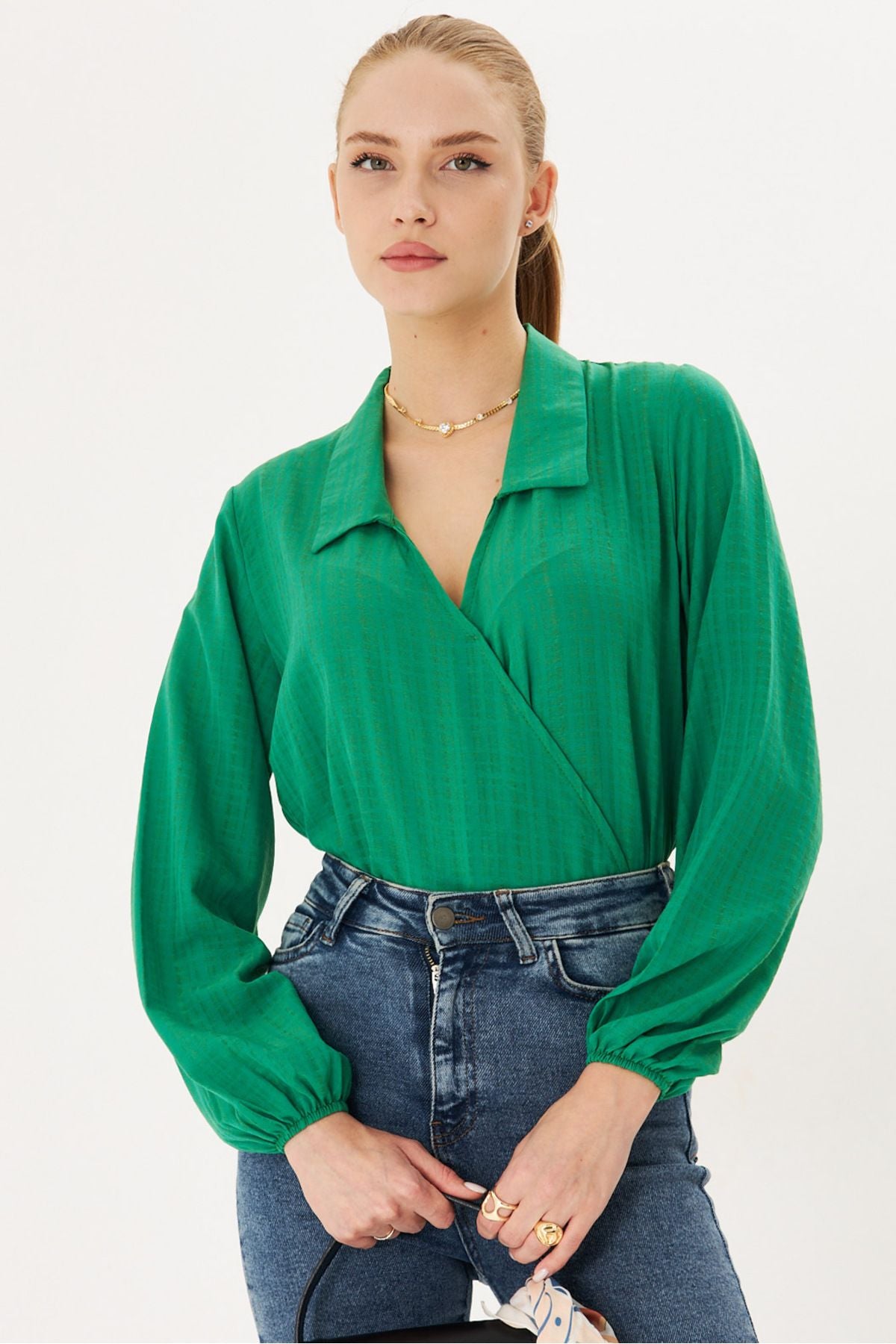 Female green arm and waist-tire-collar cruve blouse ARM-25K001041