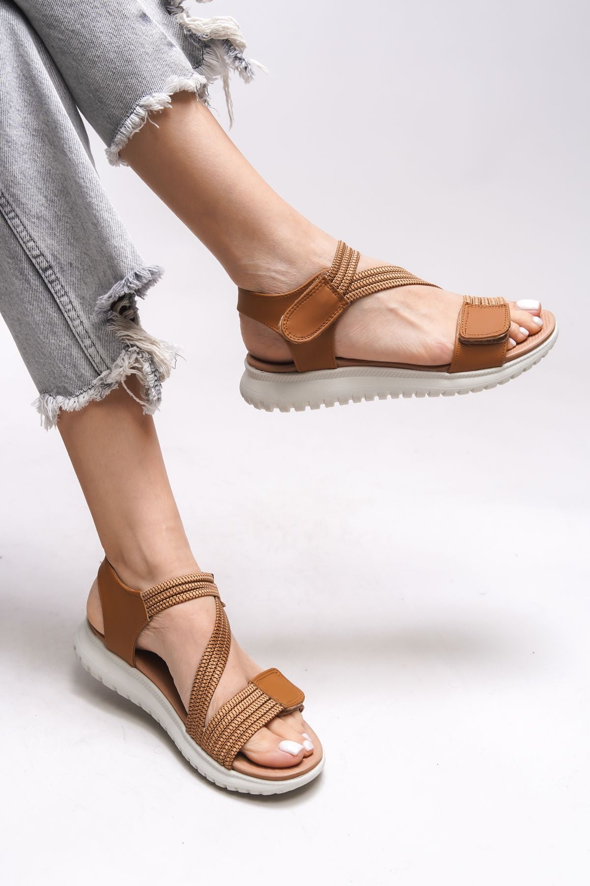 Yvnaestra woman sandals 00121002 taba