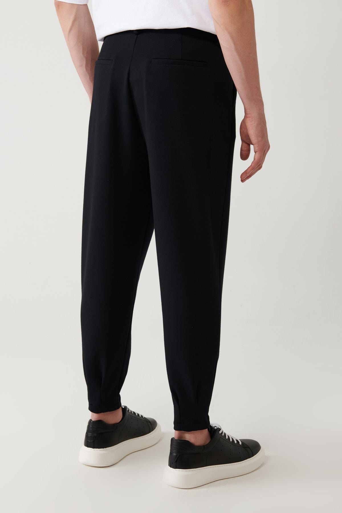 Men's Black Classic Lumbar Pleated Knitting Pants A41y3075