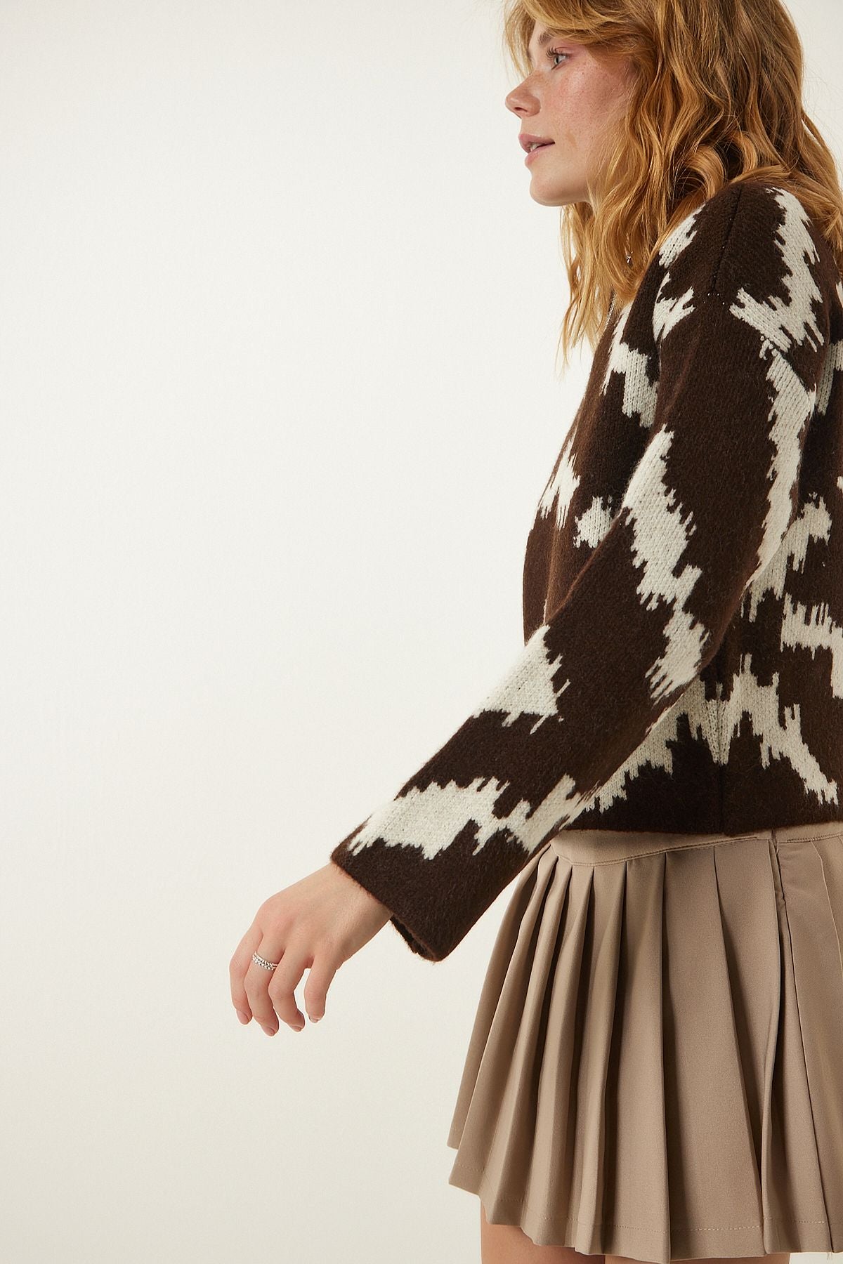 Female brown patterned knitwear sweater BV00104