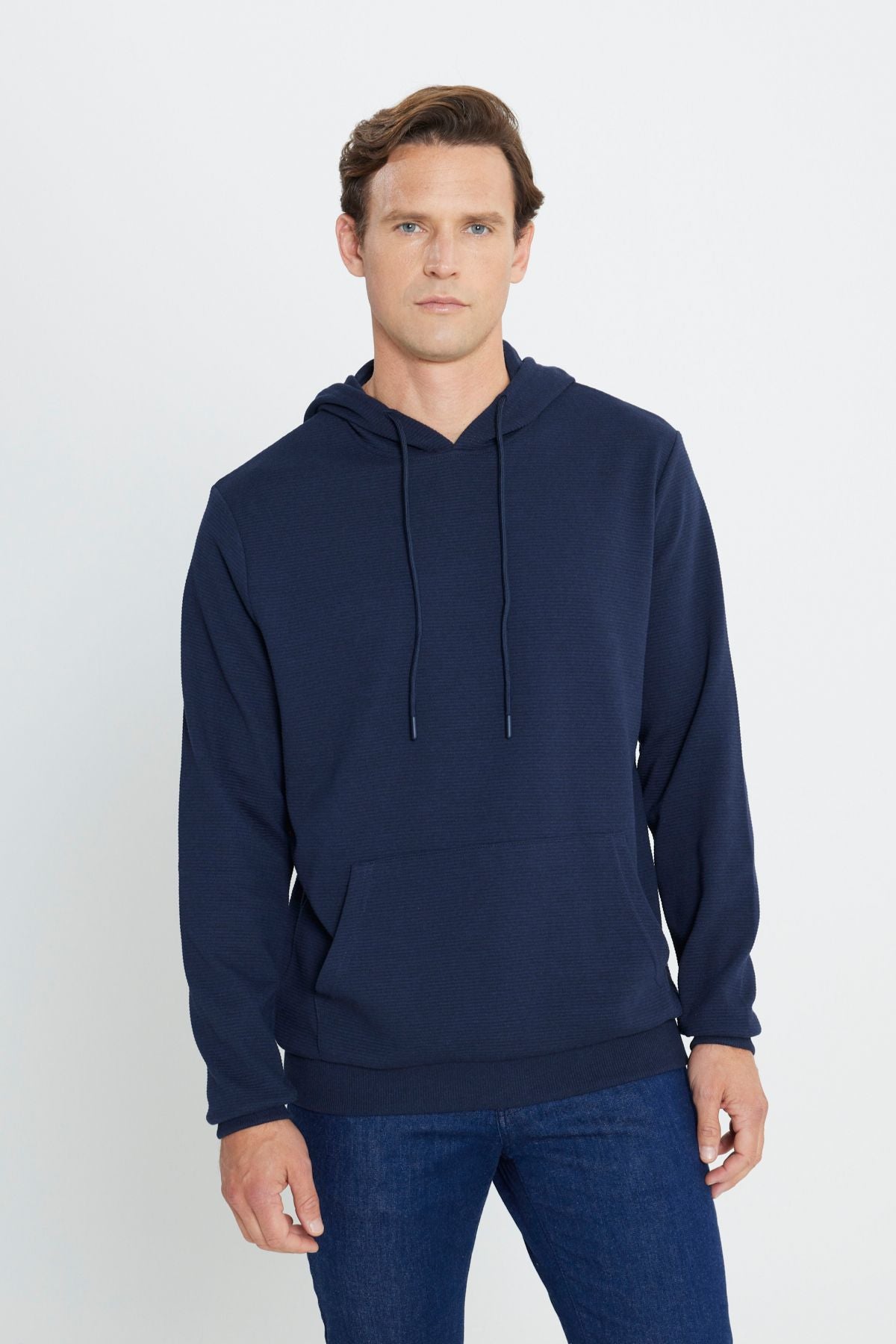 Men's navy blue standard fit normal cutting hooded ottoman patterned pocket sweatshirt