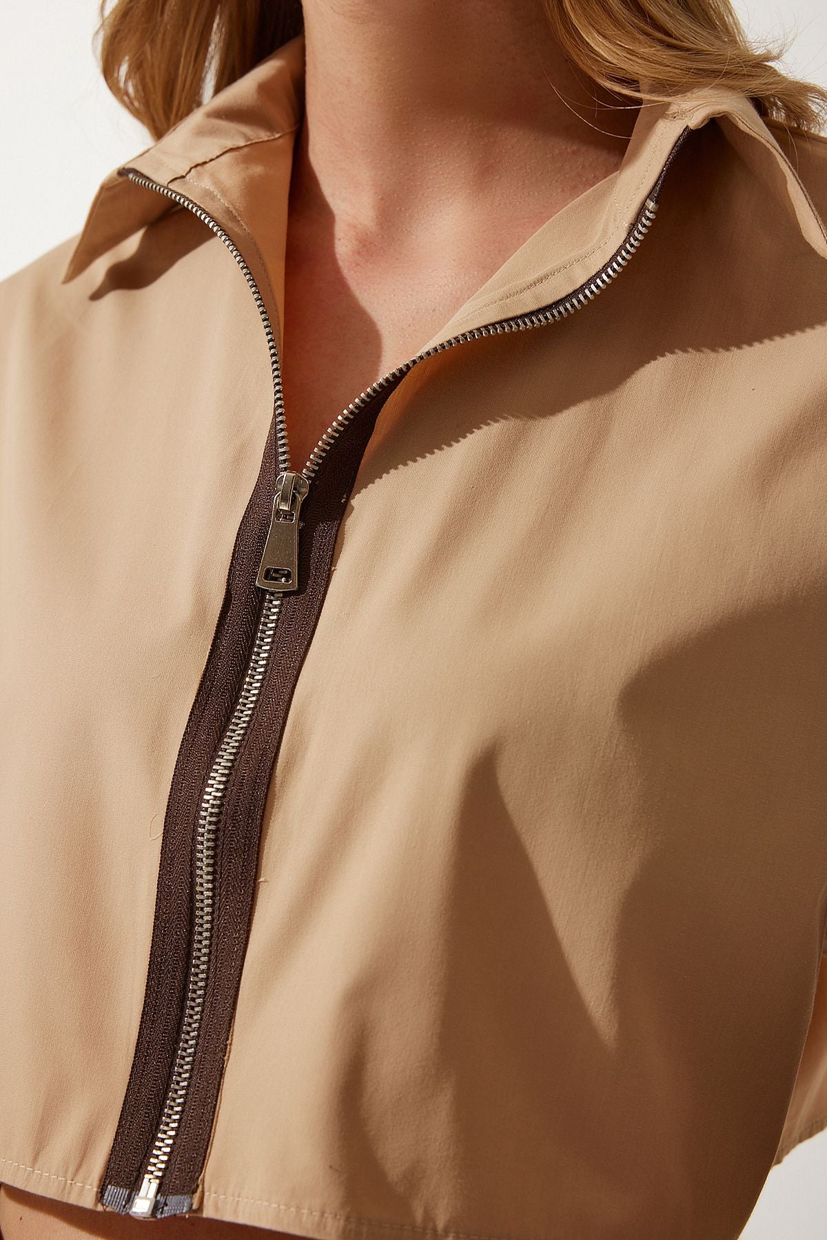 Woman Sand Zipper Poplin Crop Shirt WF00067