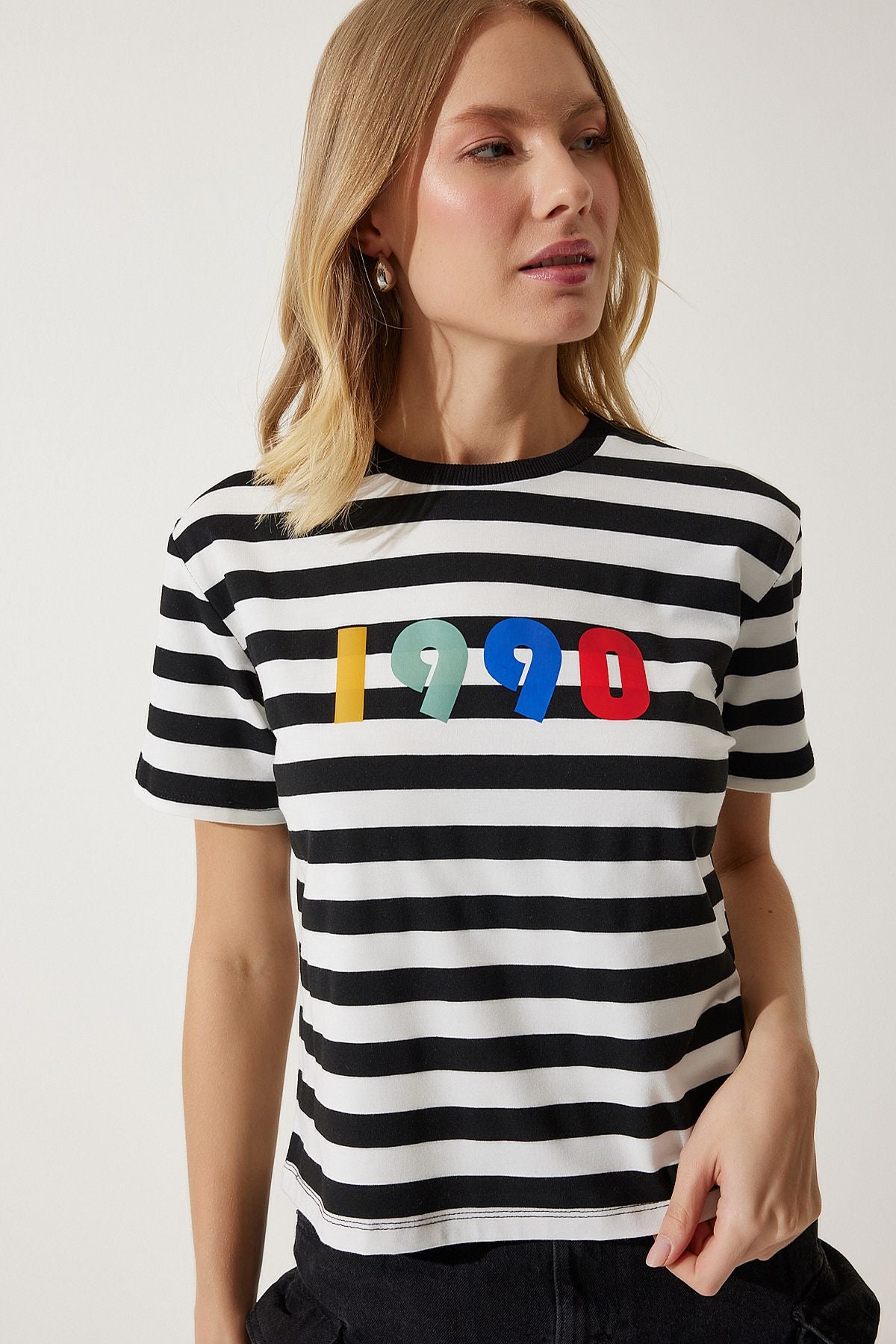 Woman Black and White Printed Striped Knitting T-Shirt AN00181