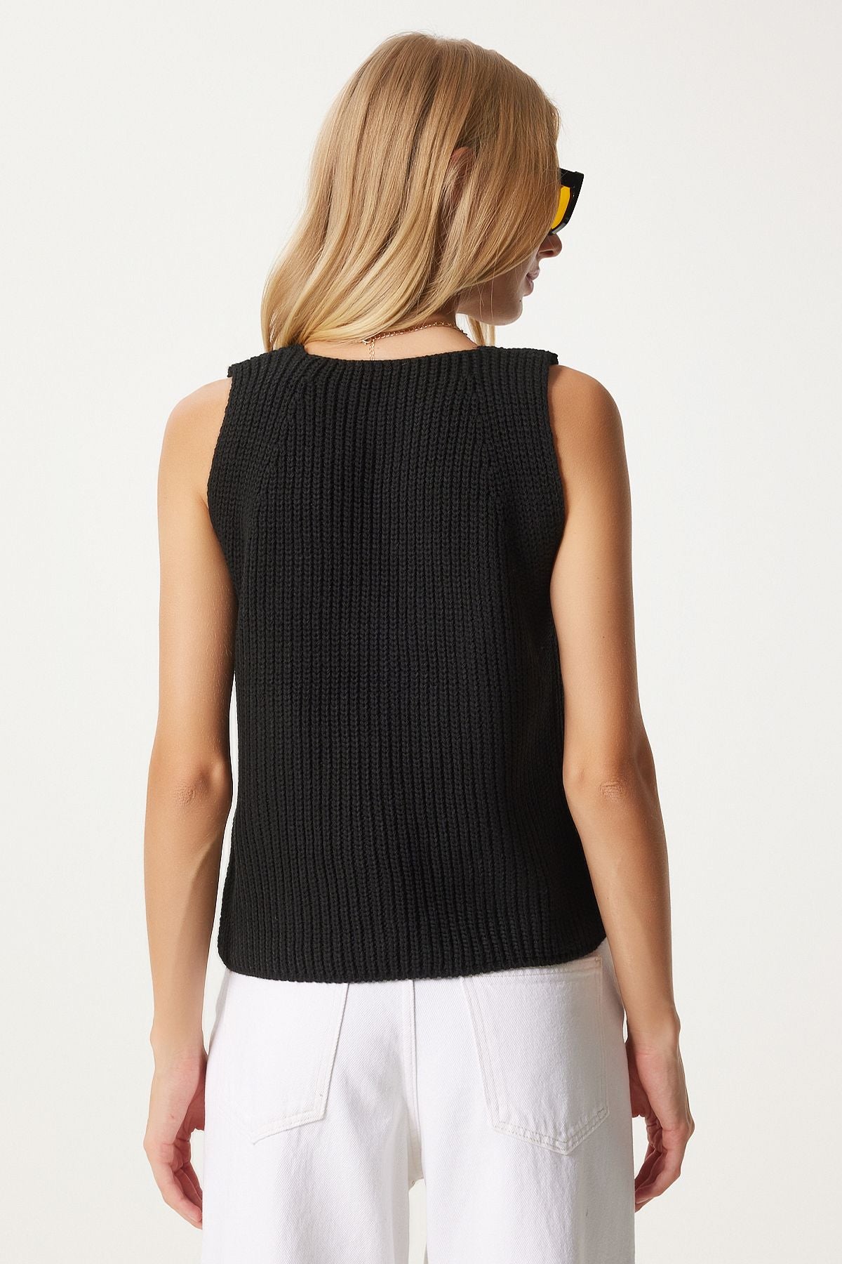 Woman Black V -Neck Knitwear Vest YY00221